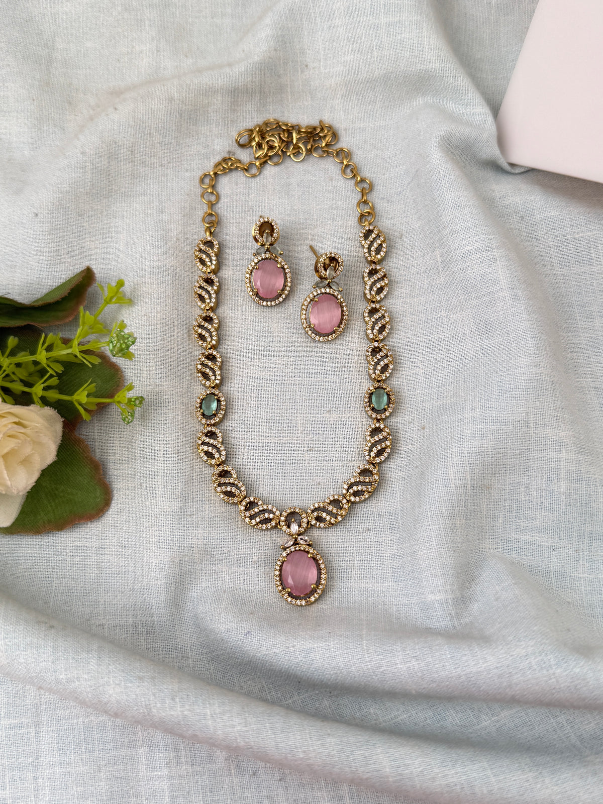 Victorian designer necklace for women