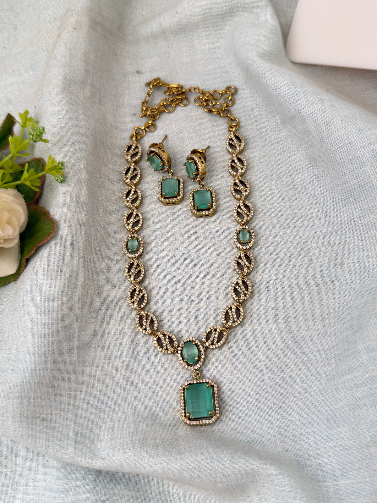 Victorian designer necklace for women