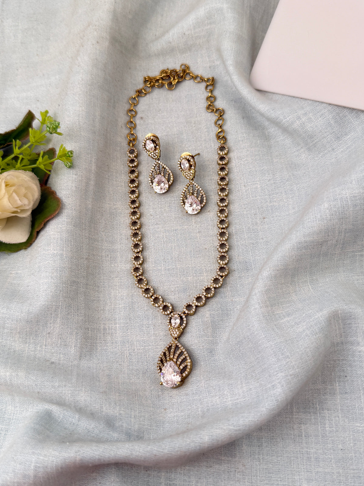 Victorian designer necklace for women