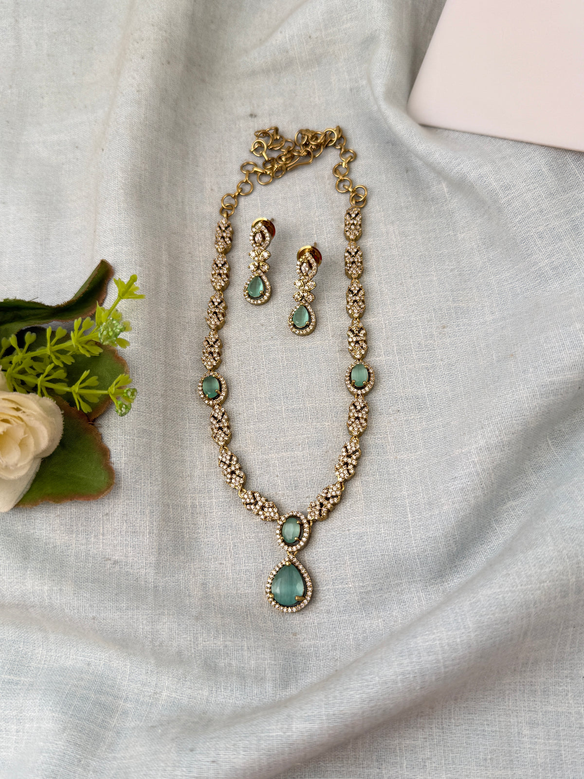 Victorian designer necklace for women