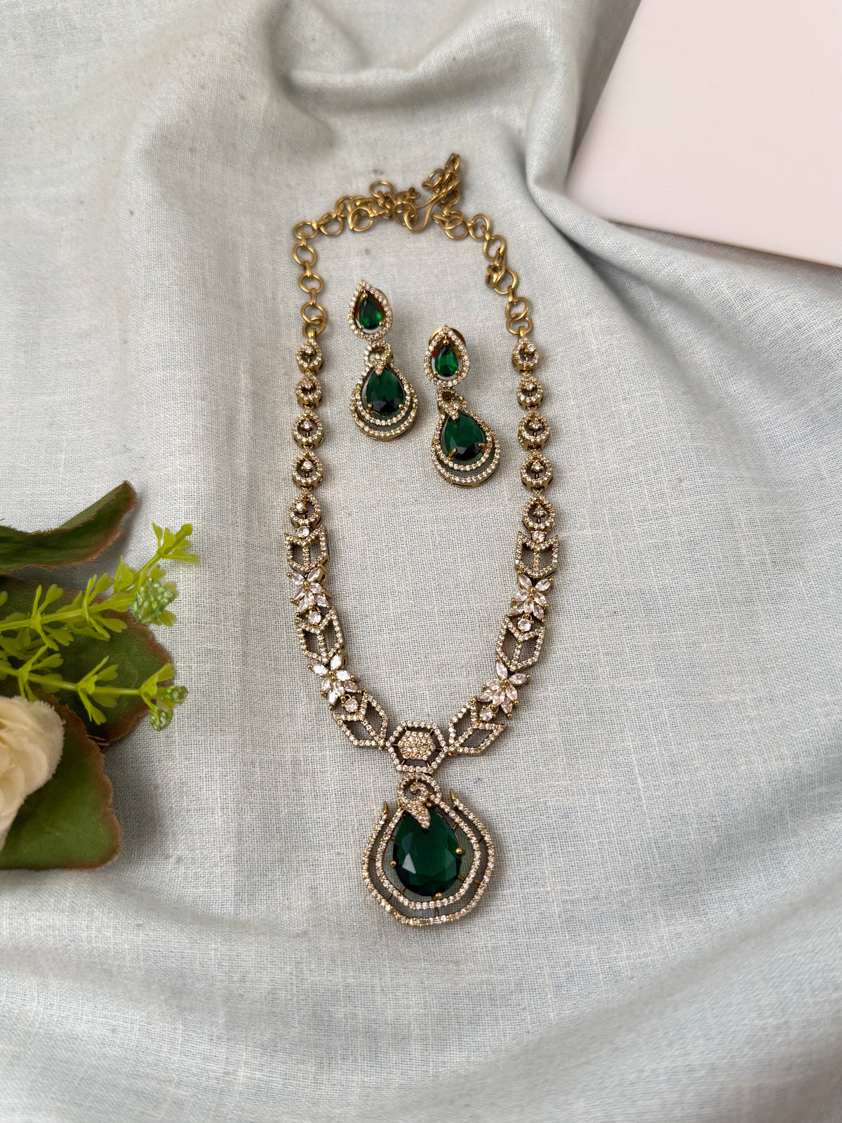 Victorian designer necklace for women