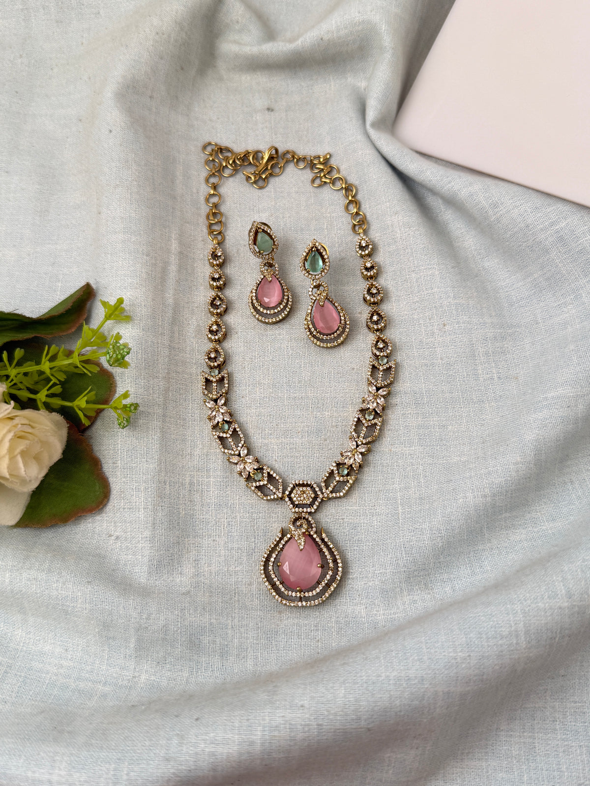 Victorian designer necklace for women