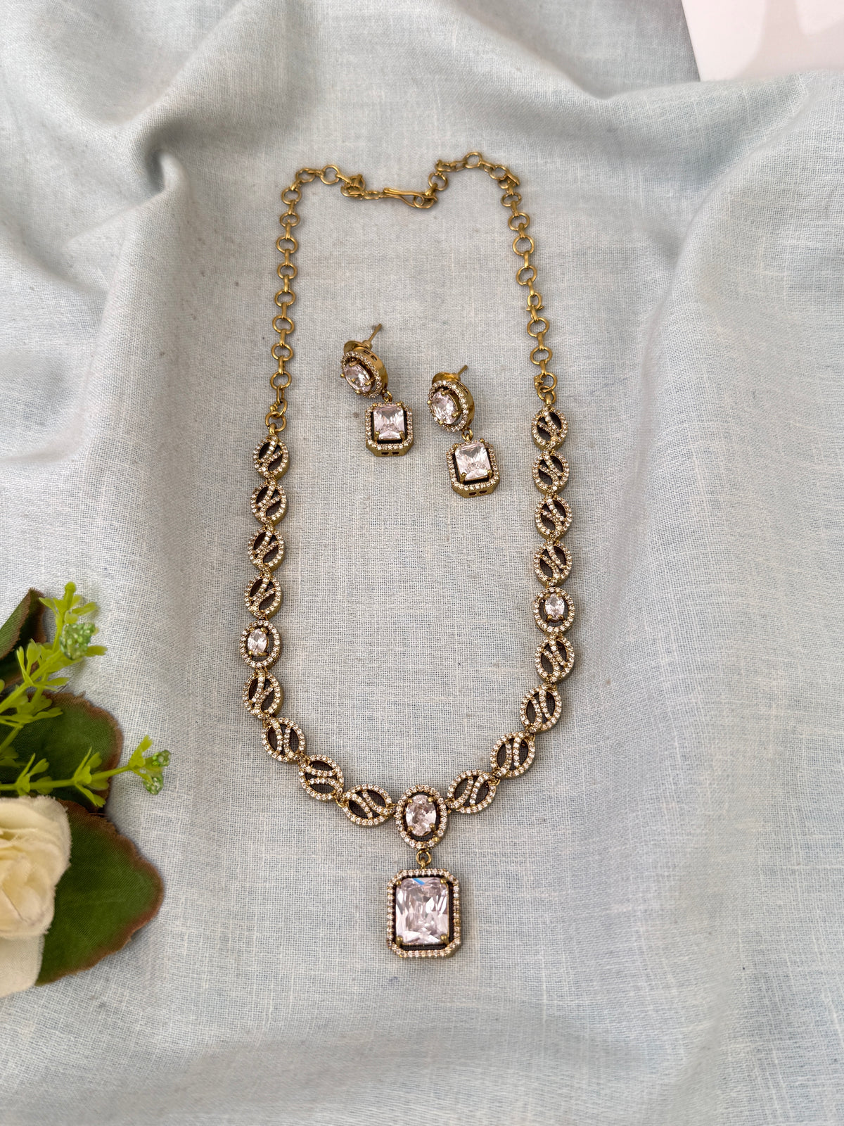 Victorian designer necklace for women