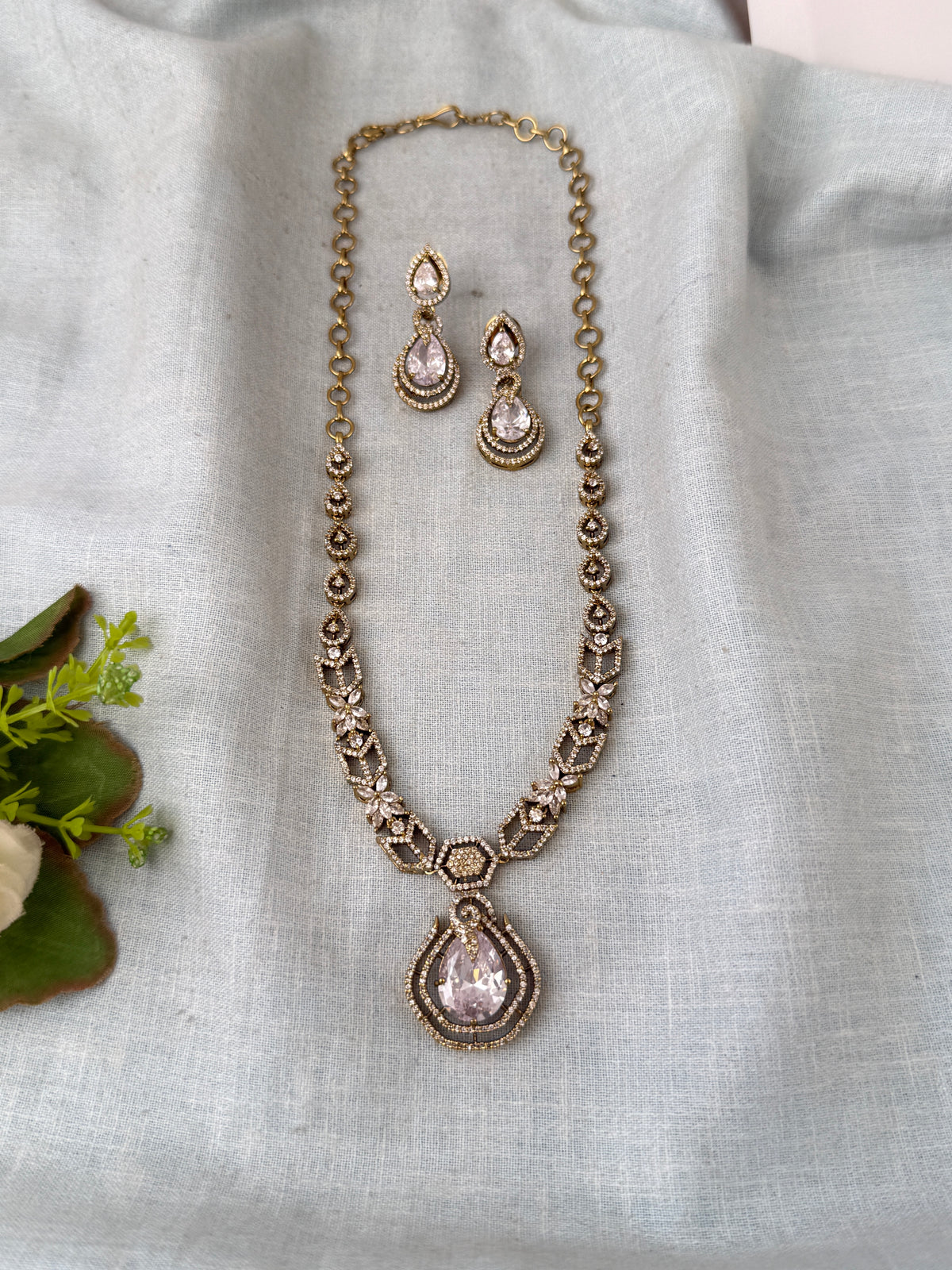 Victorian designer necklace for women