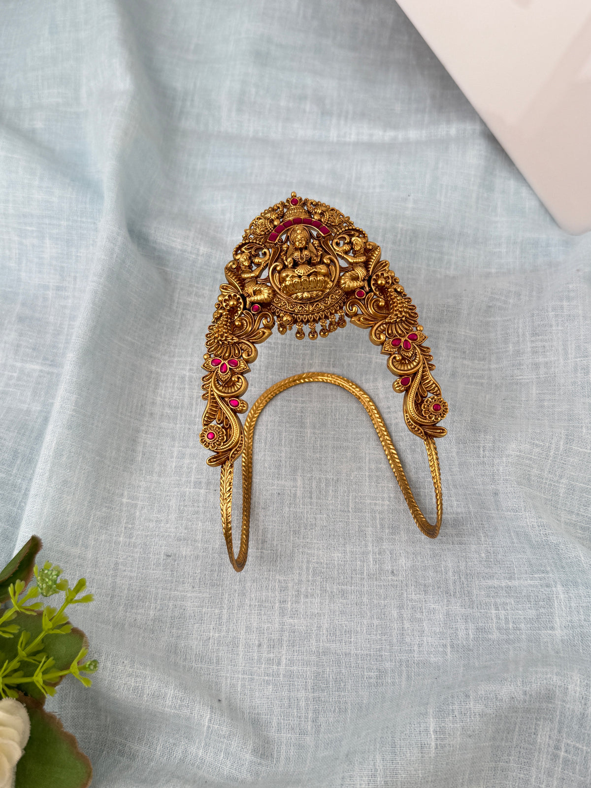 Traditional bridal Vanki armlet for women