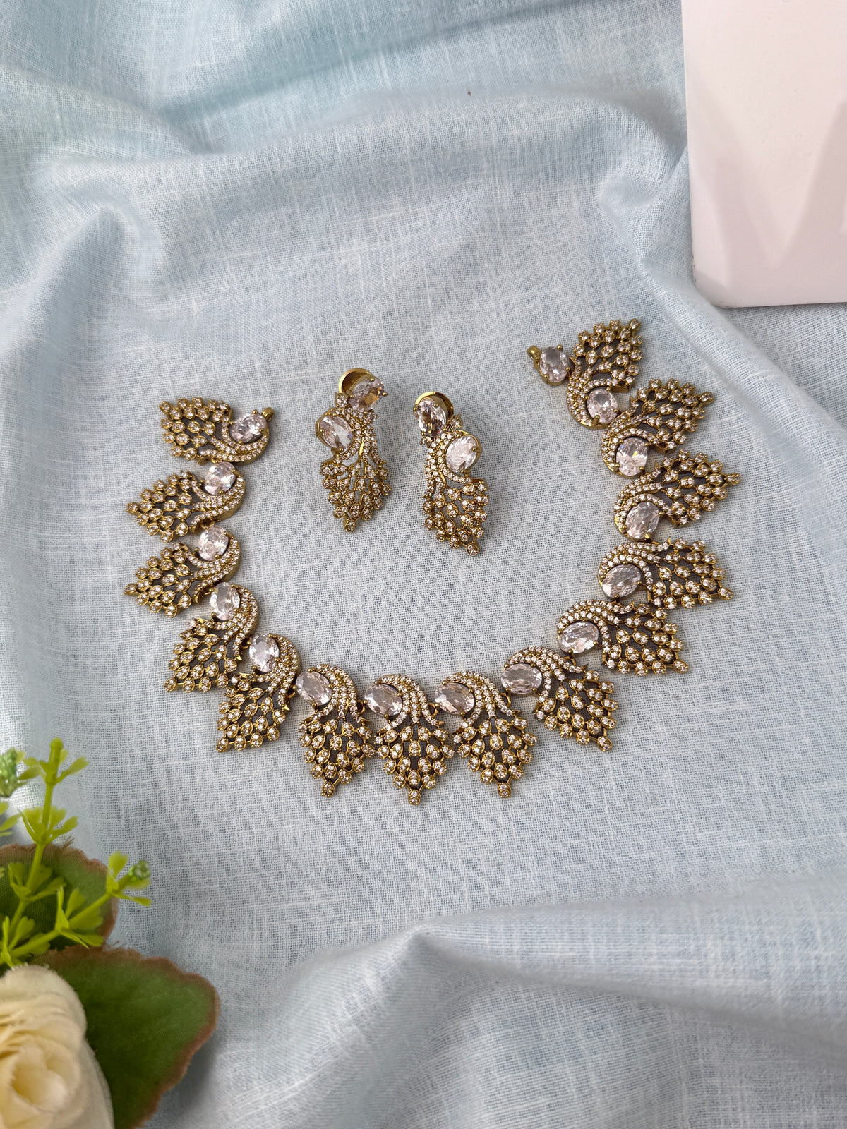 Victorian designer necklace for women