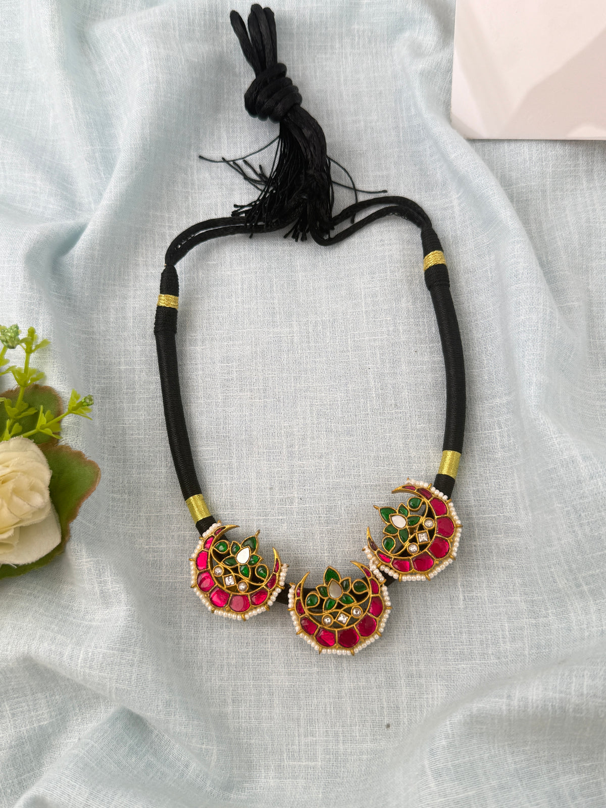 Black Thread Jadau Kundan Short Necklace | N0582