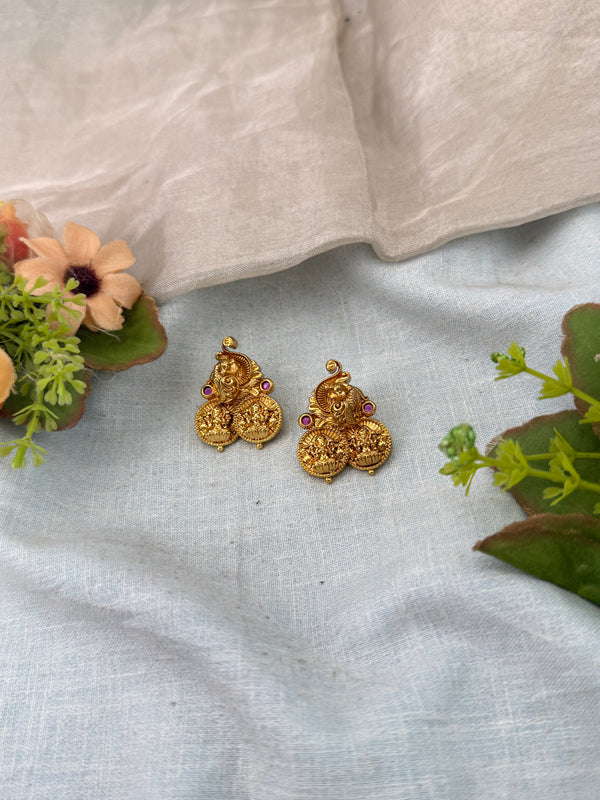 Luxurious Antique Stud Earrings 1161