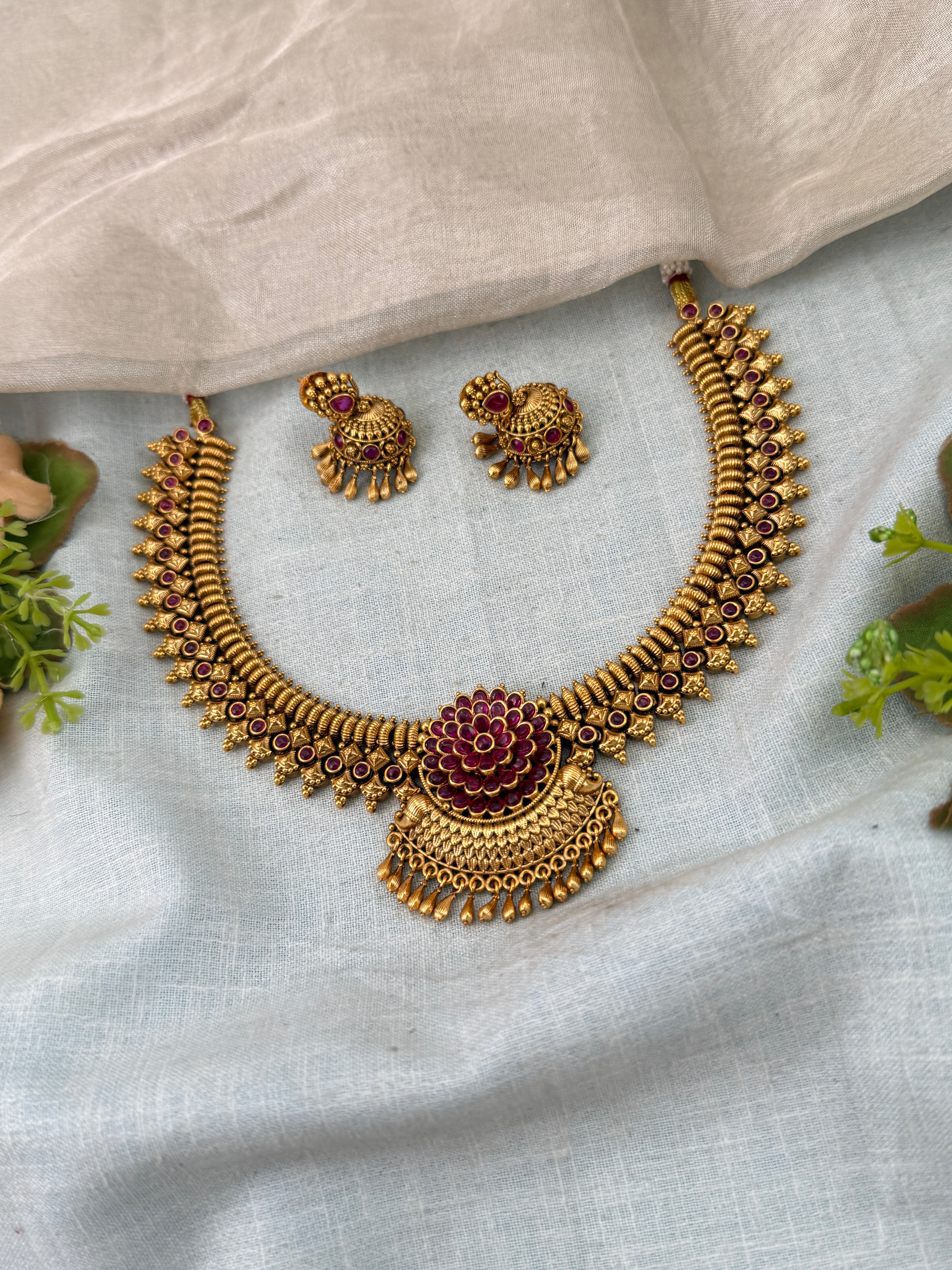 Royal Antique Short Necklace Set 1096