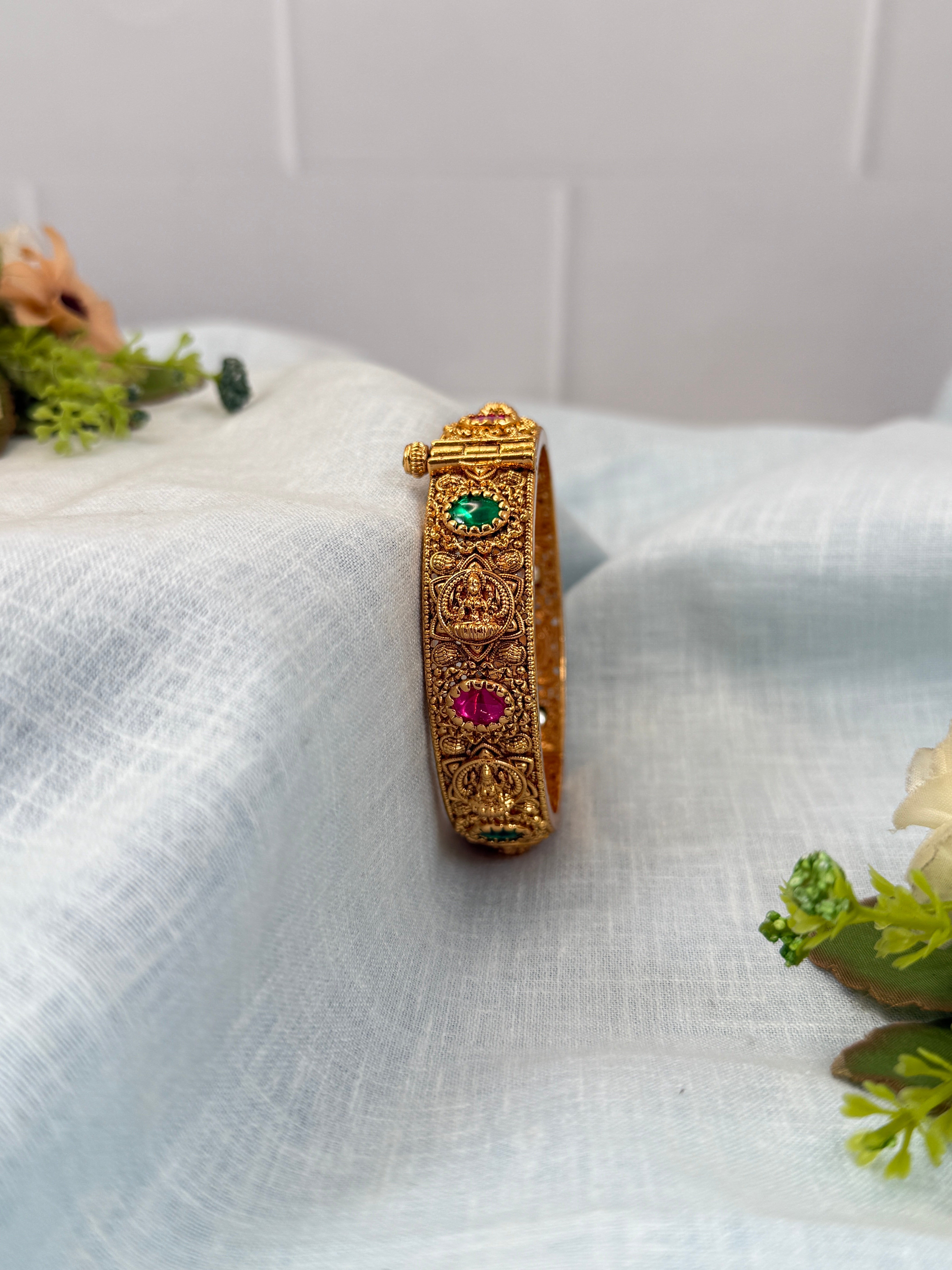 Luxurious Antique Kada Bangle 7083