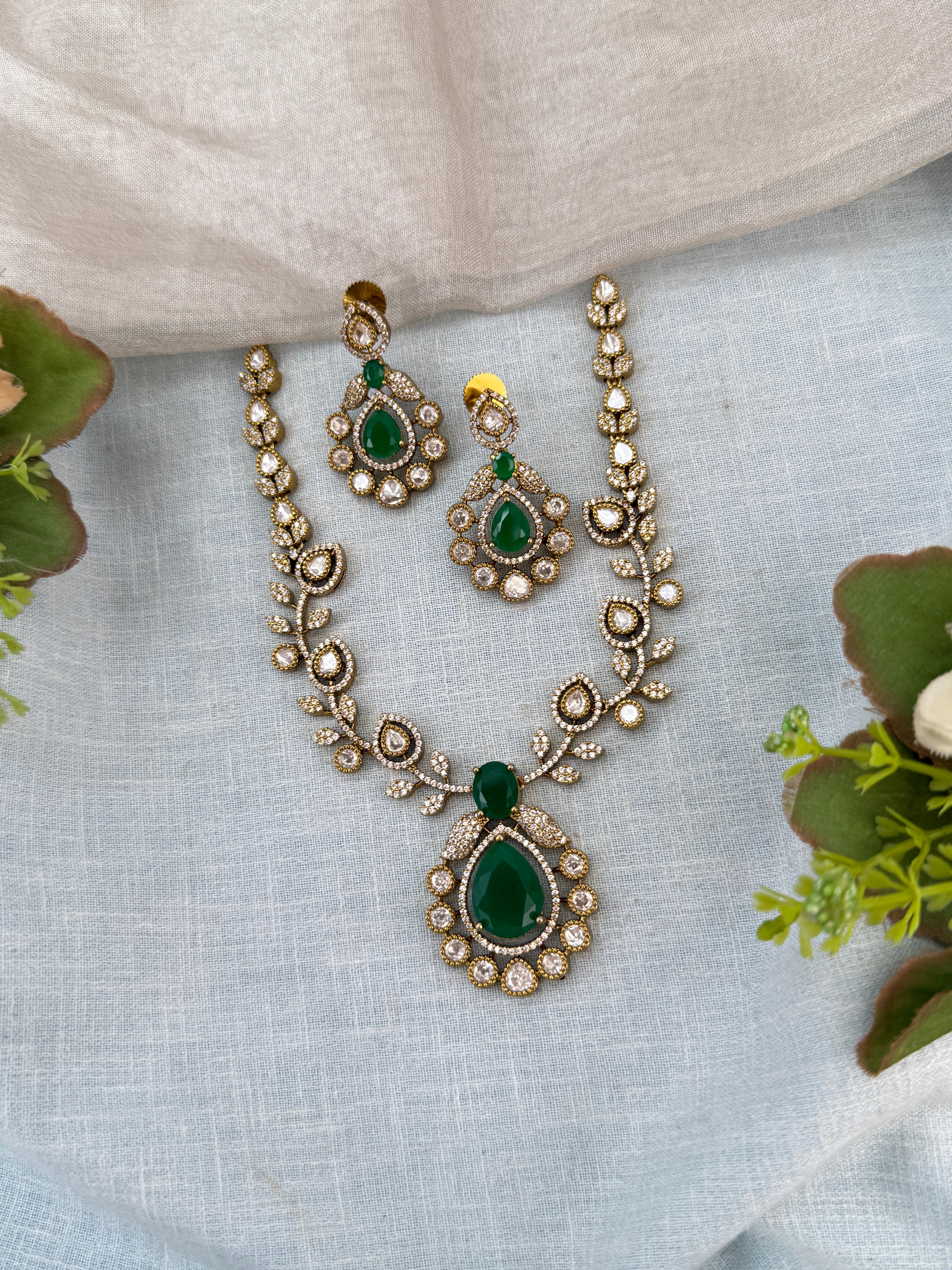 Luxurious Victorian Kundan Pendant Short Necklace Set 743