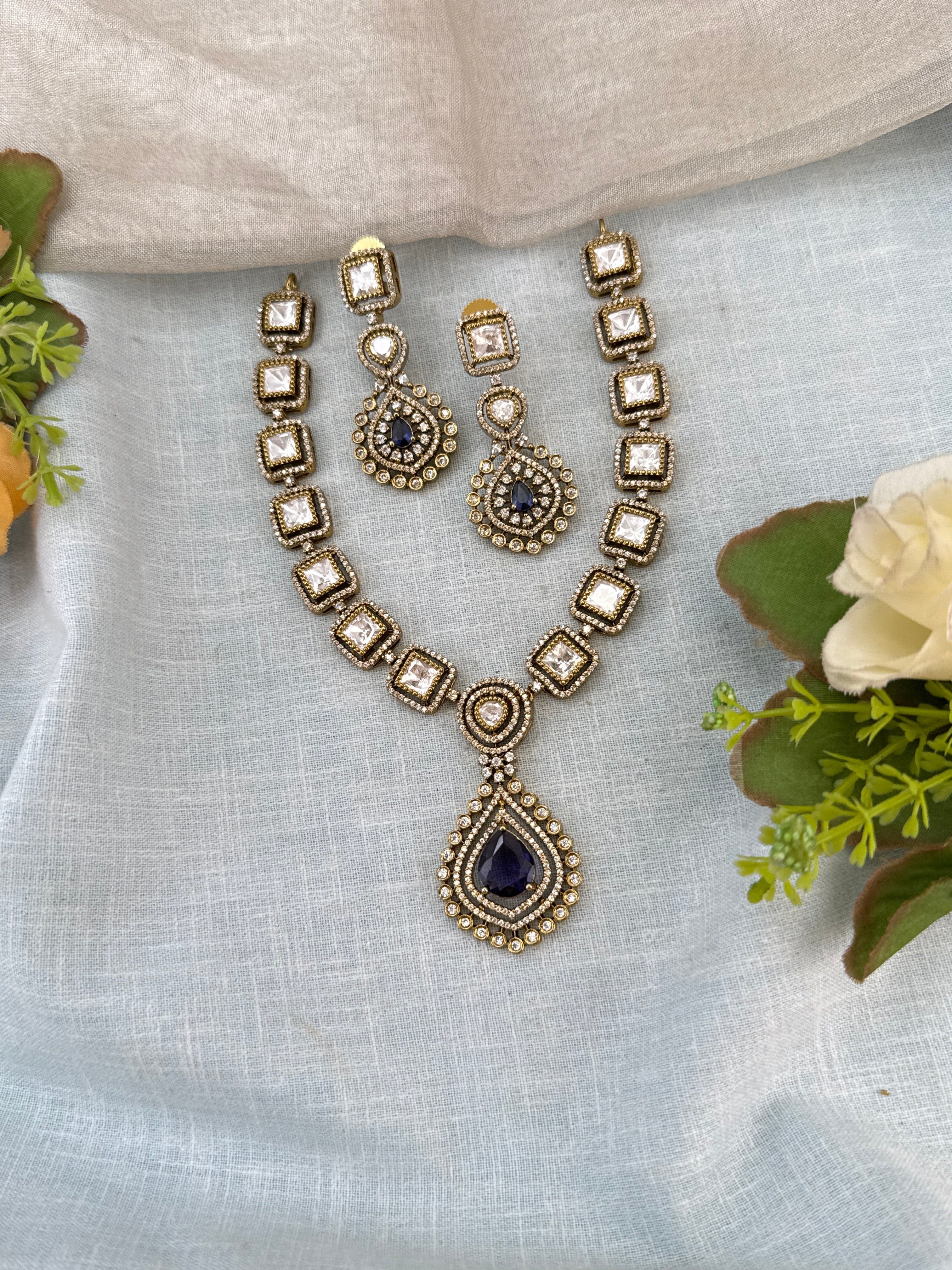 Luxurious Victorian Kundan Stone Pendant Short Necklace Set 750