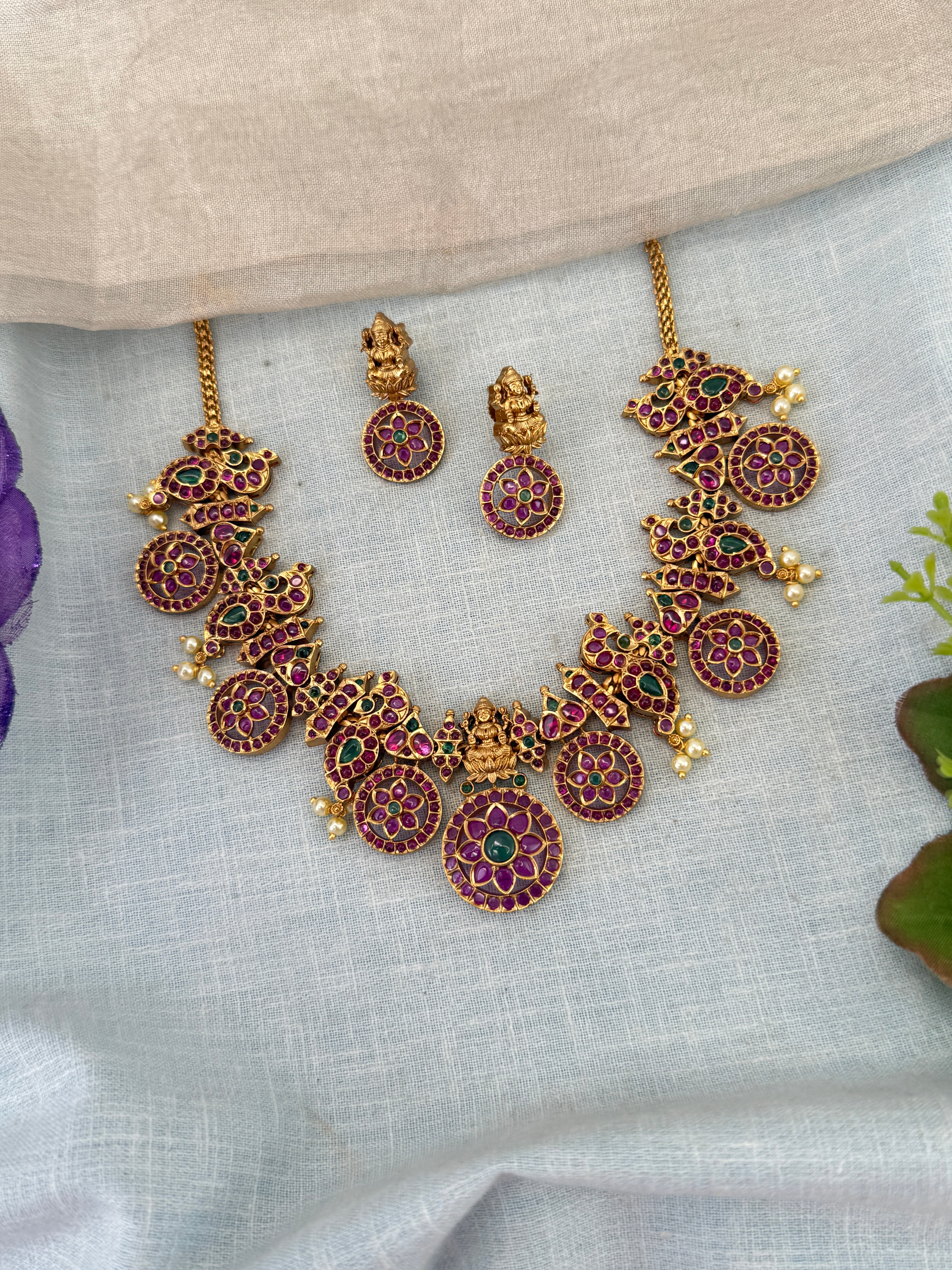 Royal Antique Lakshmi Shanku Chakra Short Necklace Set 1203