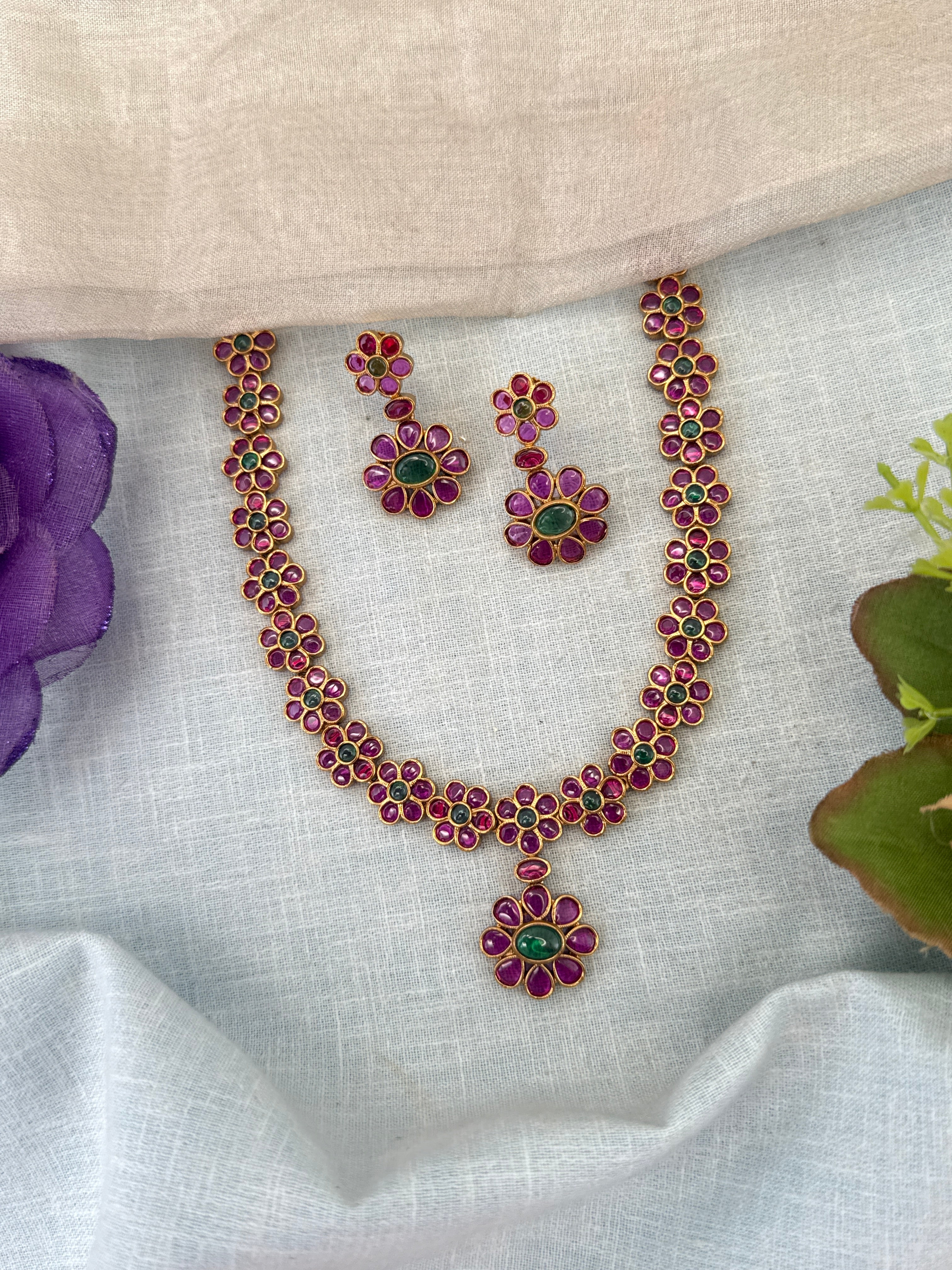 Royal Antique Pendant Short Necklace Set 1223