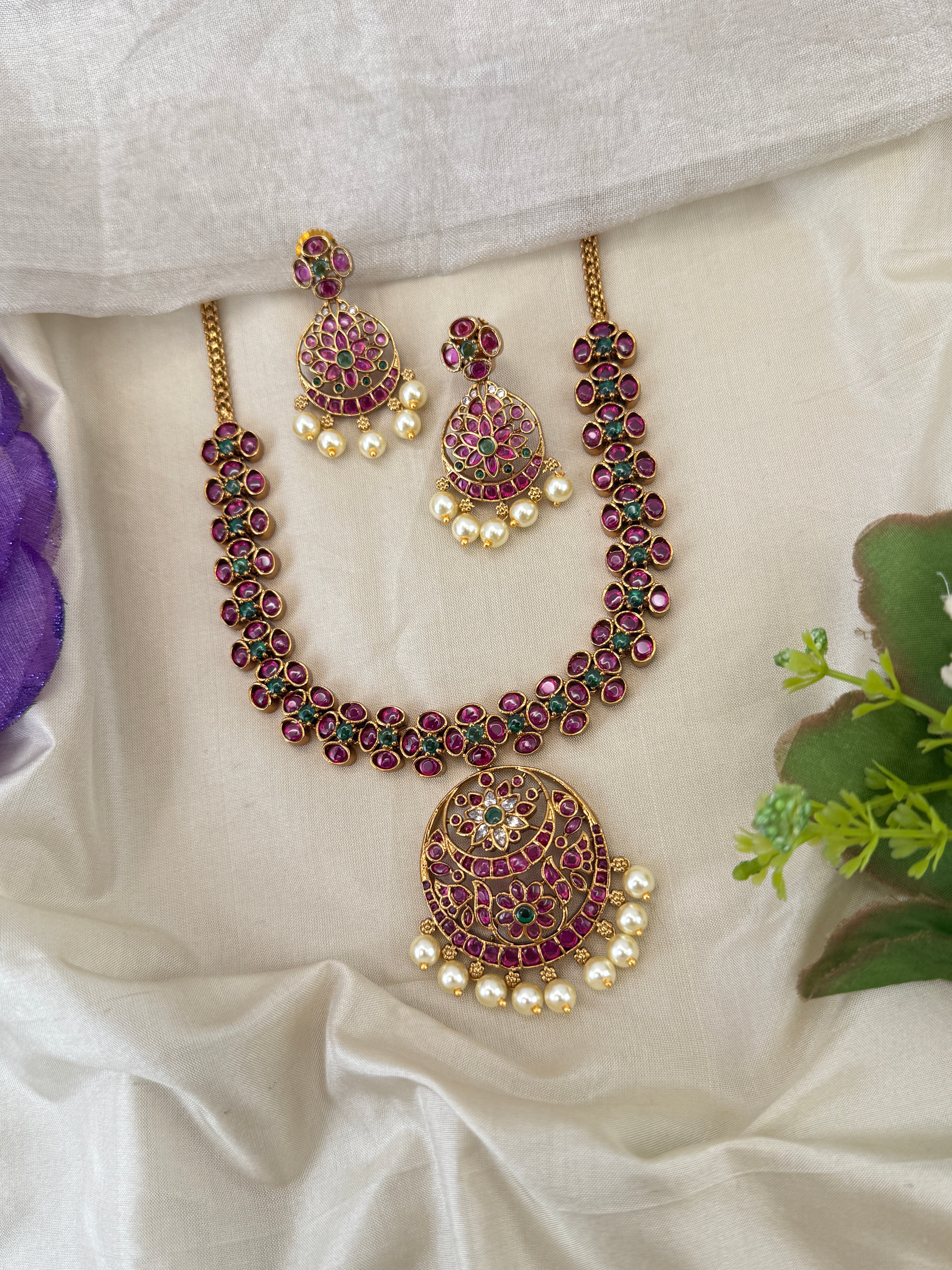 Royal Antique Pendant Short Necklace Set 1219