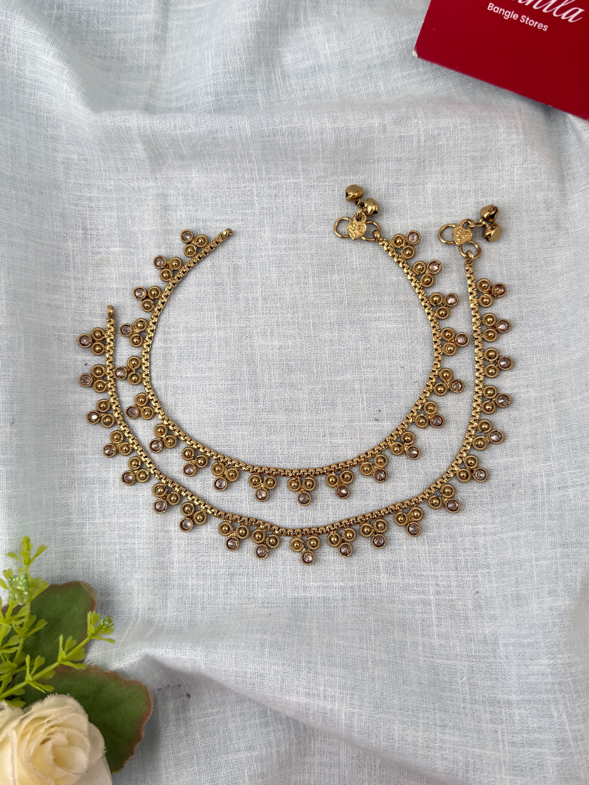 Elegant anklets for women