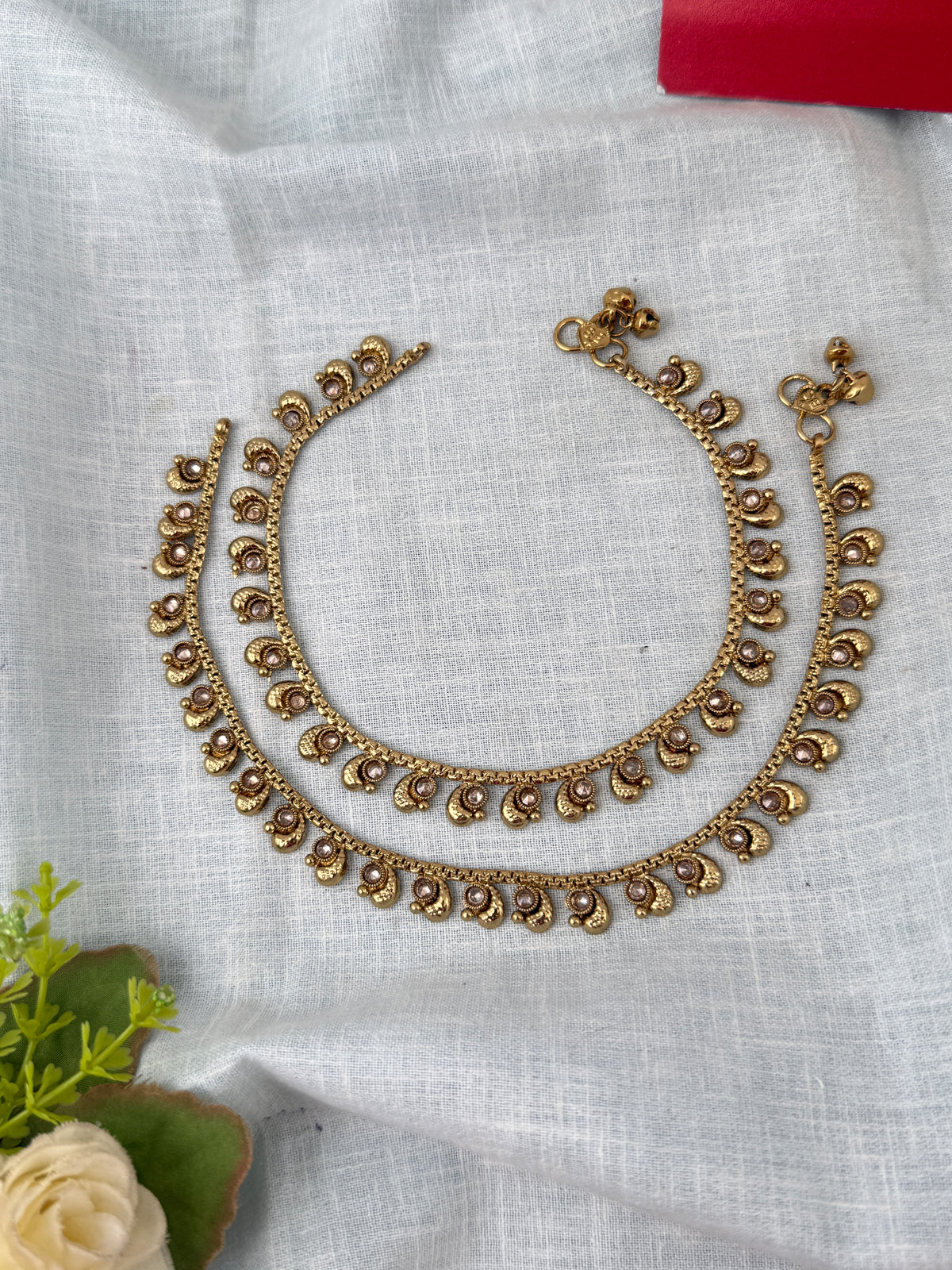 Elegant anklets for women