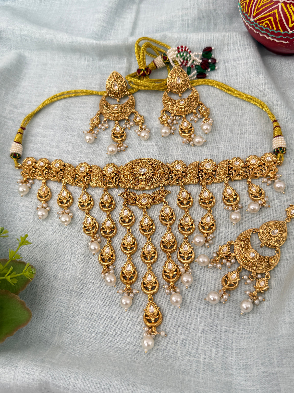 Antique Kundan Grand Necklace With Maang Tikka Short Set | N1302