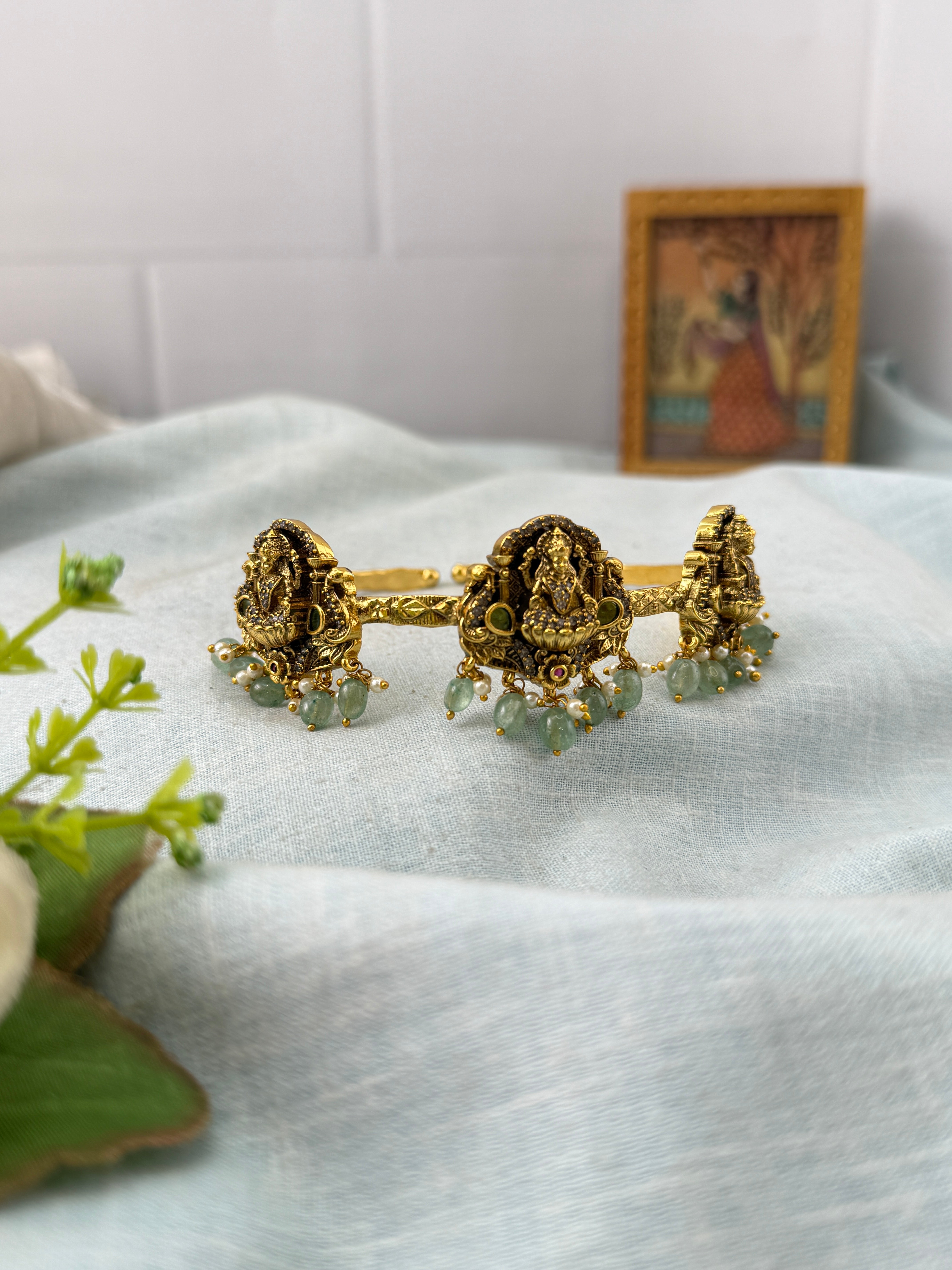 Traditional bridal Vanki armlet for women