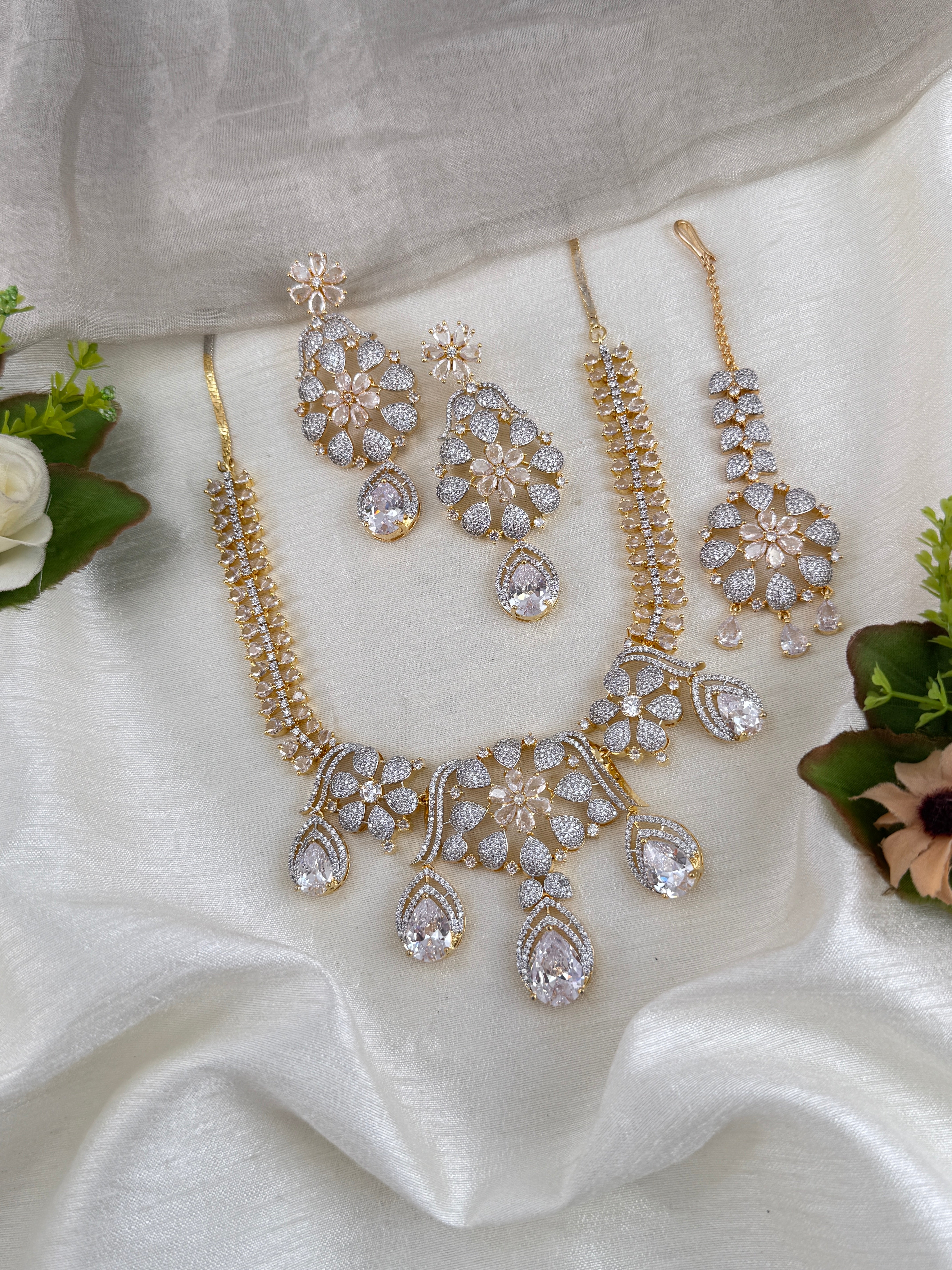 Victorian designer necklace for women