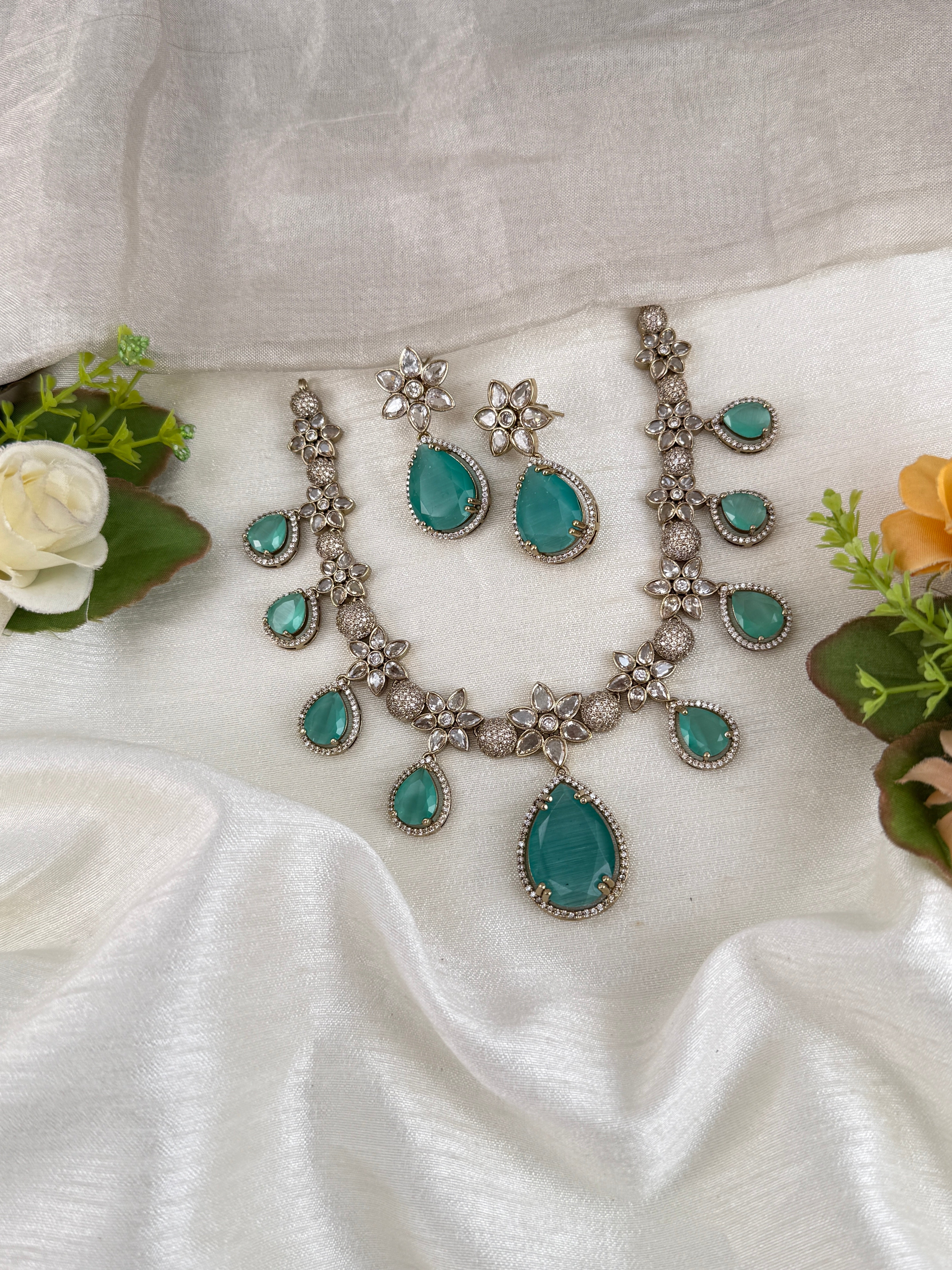 Victorian designer necklace for women