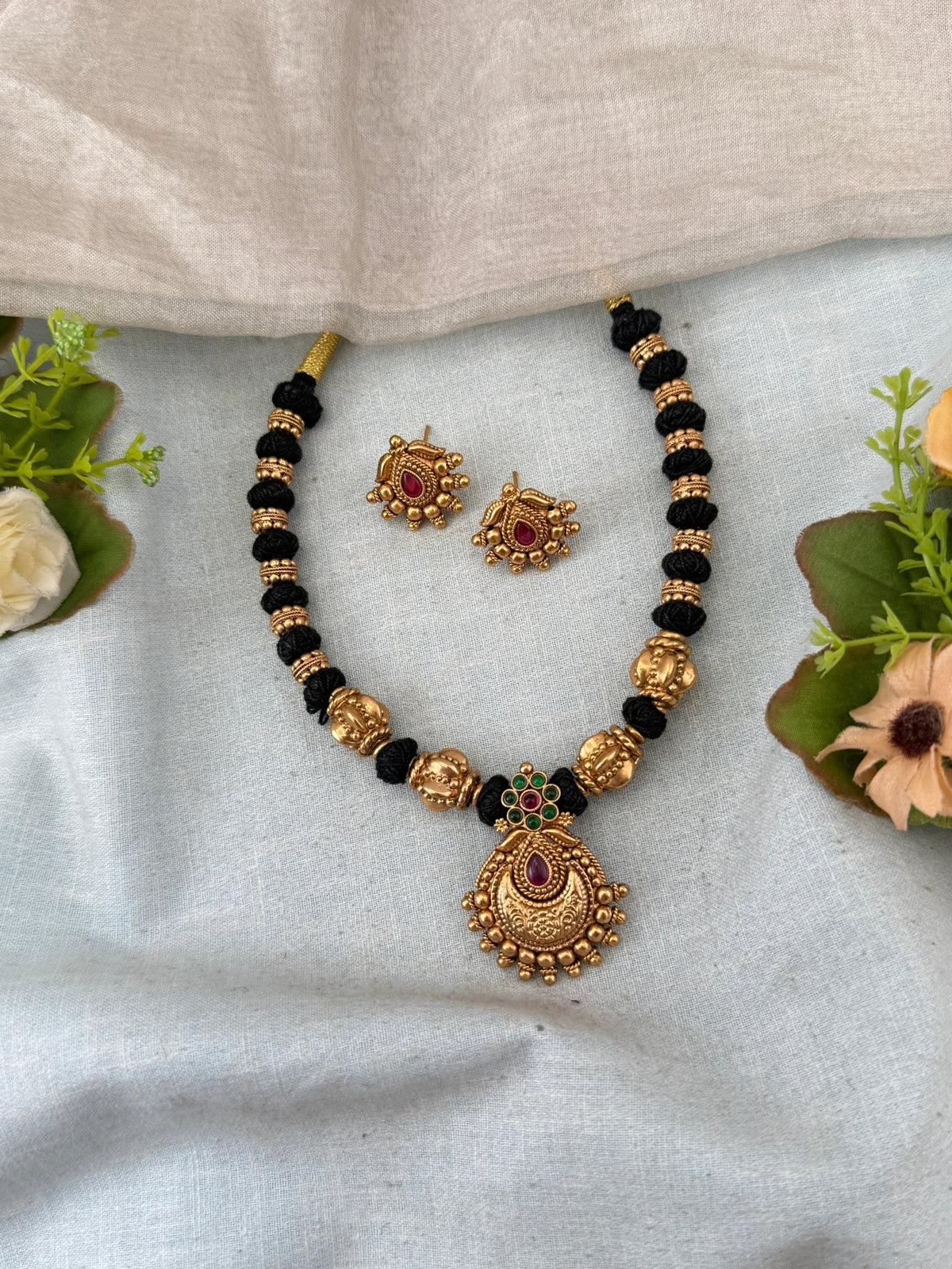 Antique Beads Necklace Pendant Set | N0212 - Mahilas