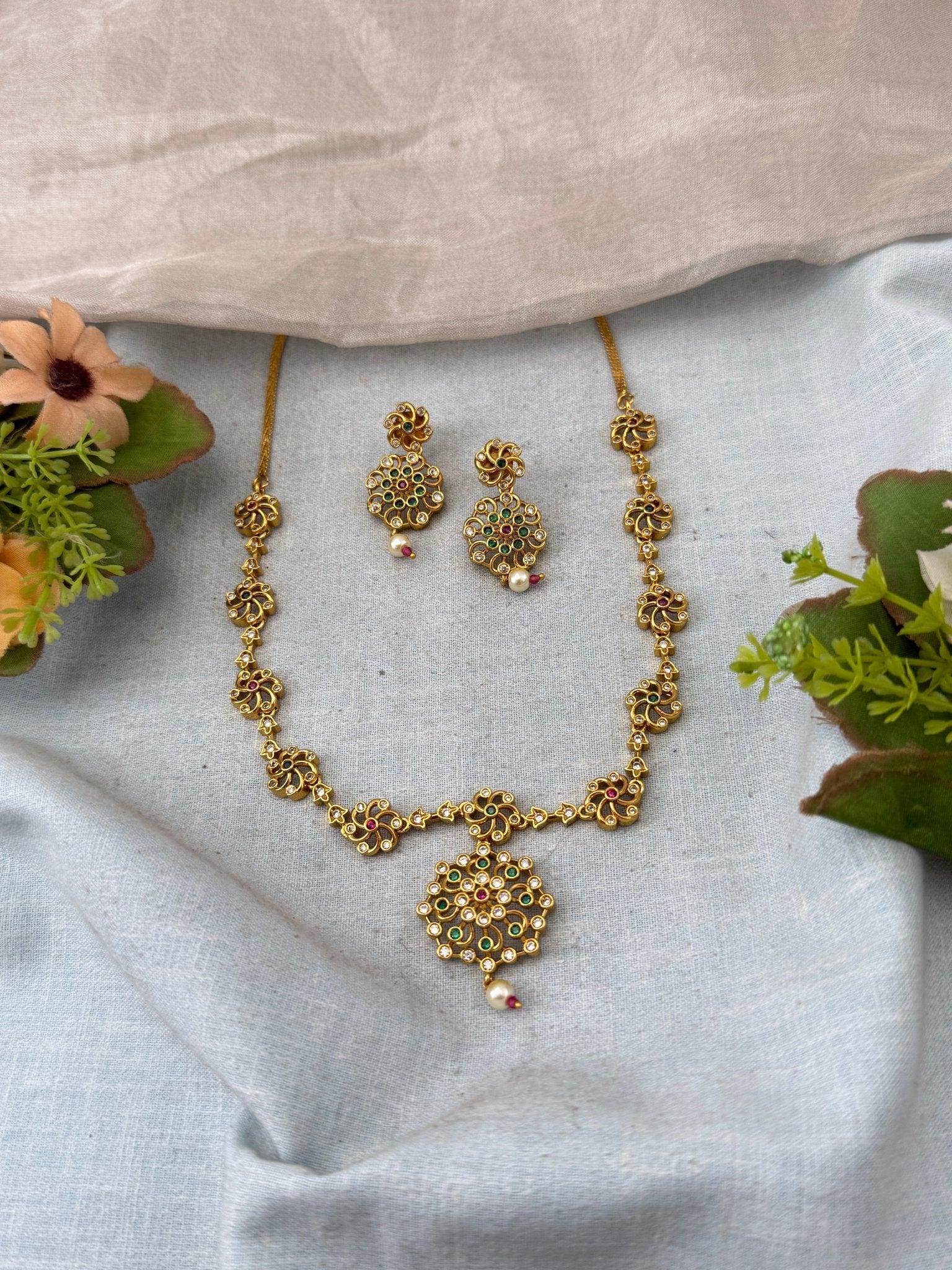 Antique Flower Pendant Short Necklace Set | No293 - Mahilas