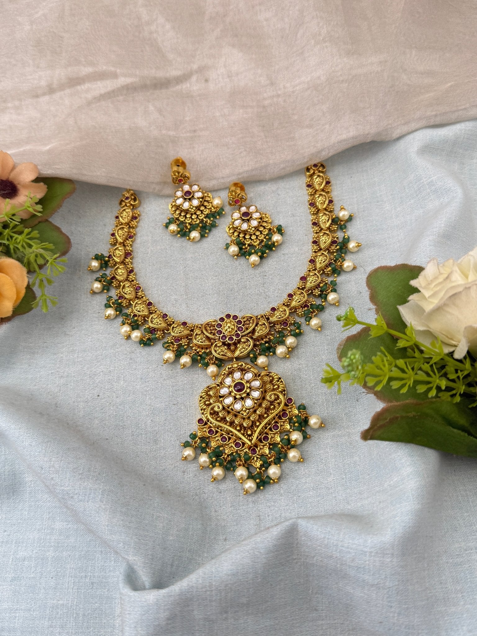 Antique Grand Pendant Short Necklace Set | No264 - Mahilas