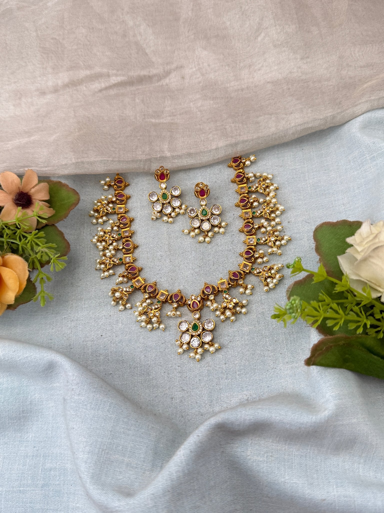 Antique Grand Pendant Short Necklace Set | No331 - Mahilas
