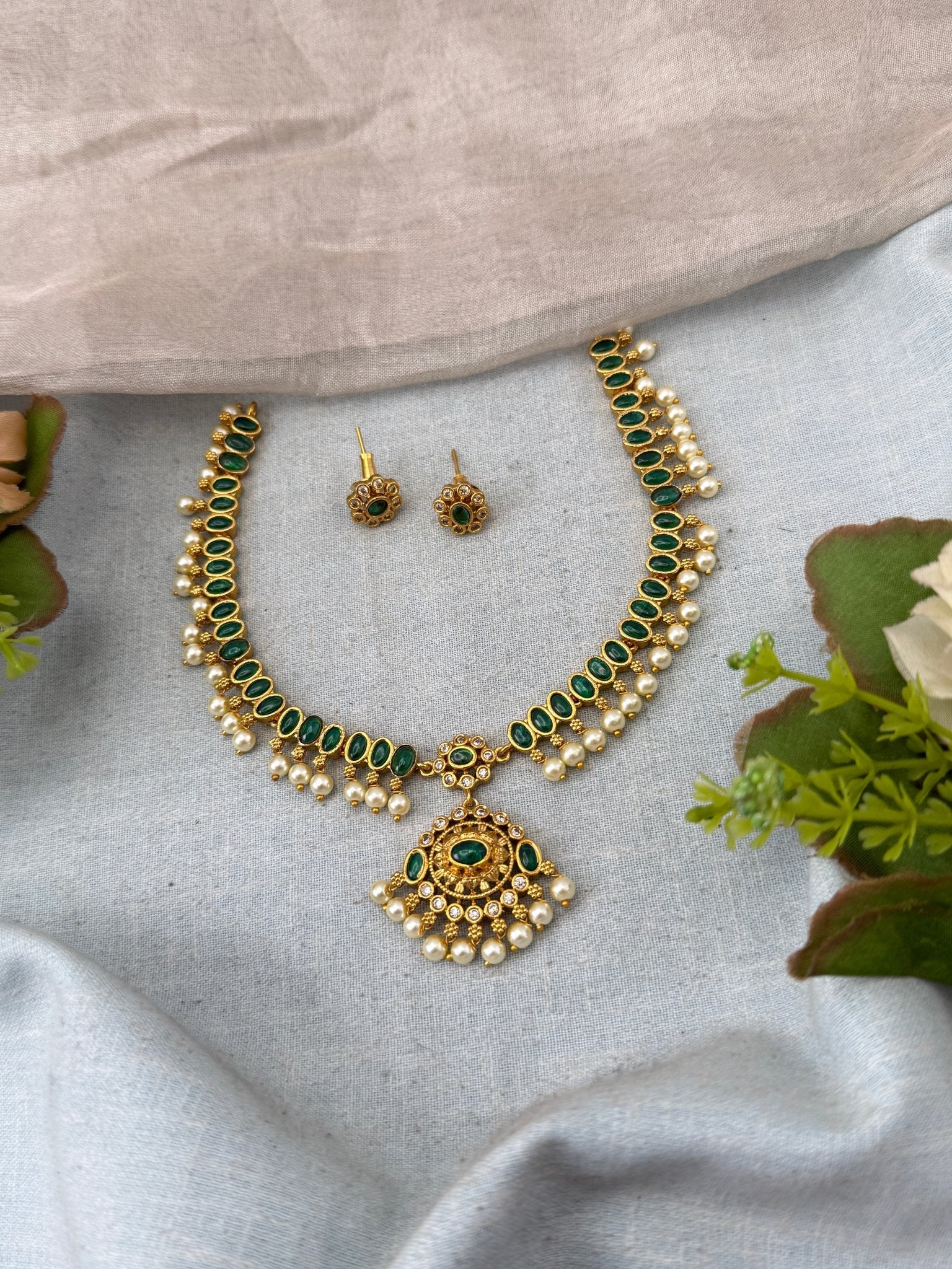 Antique Grand Pendant Short Necklace Set | No335 - Mahilas
