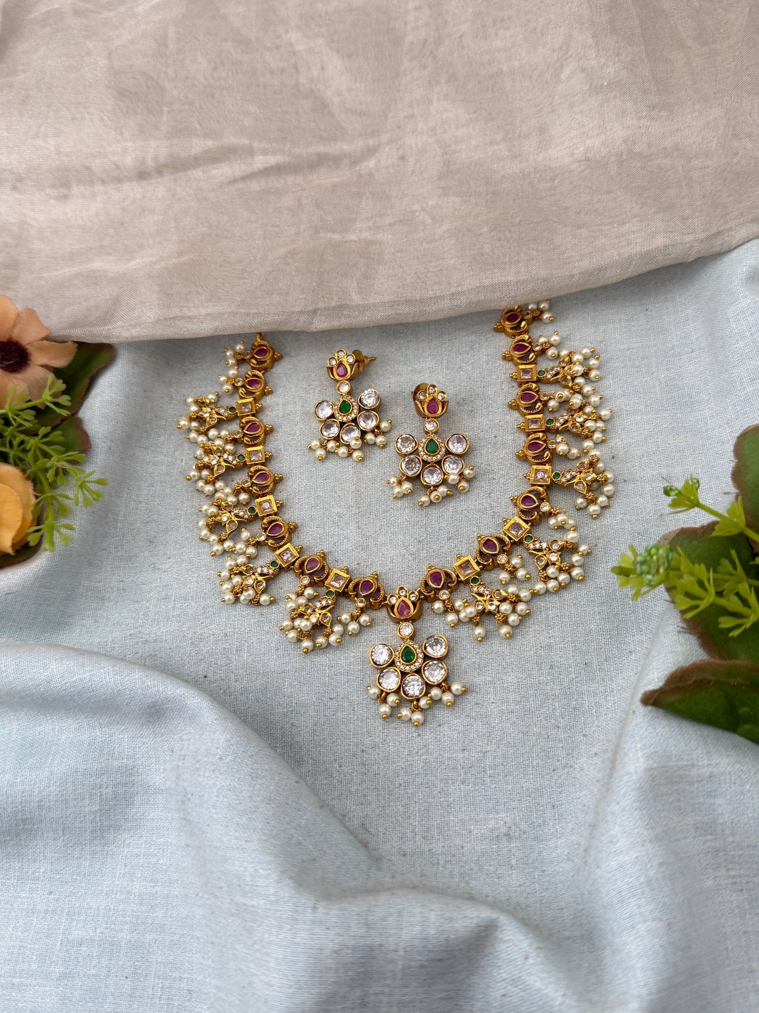 Antique Grand Pendant Short Necklace Set | No336 - Mahilas