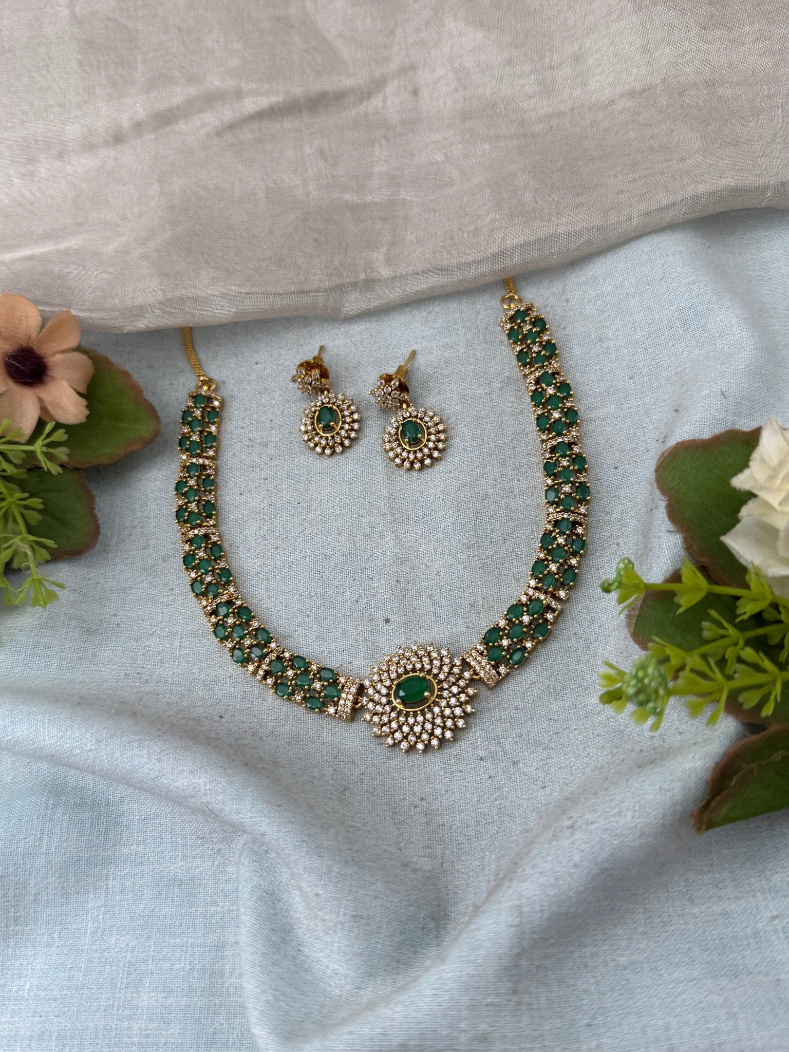 Antique Grand Stone Pendant Short Necklace Set | No299 - Mahilas