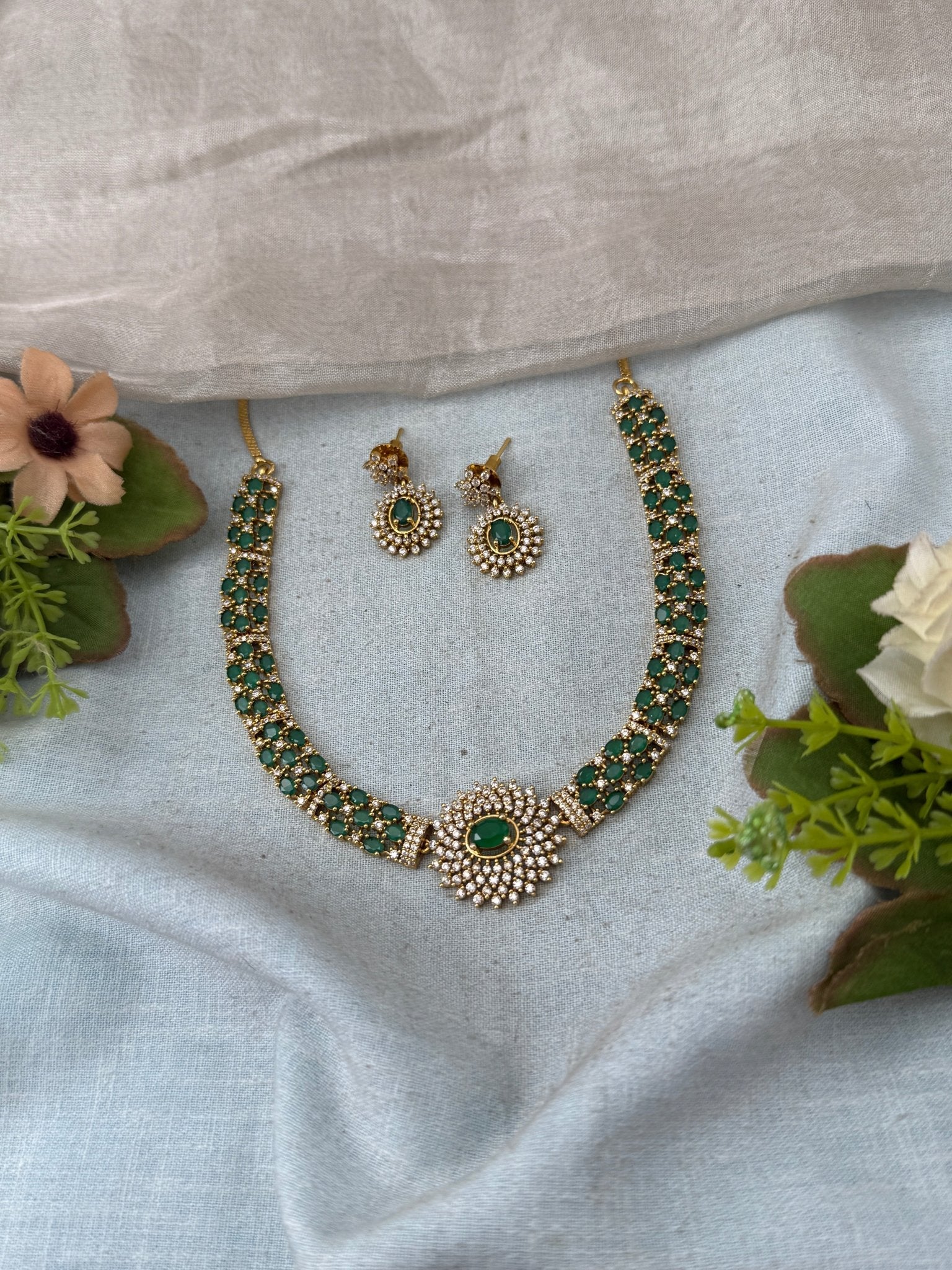 Antique Grand Stone Pendant Short Necklace Set | No299 - Mahilas