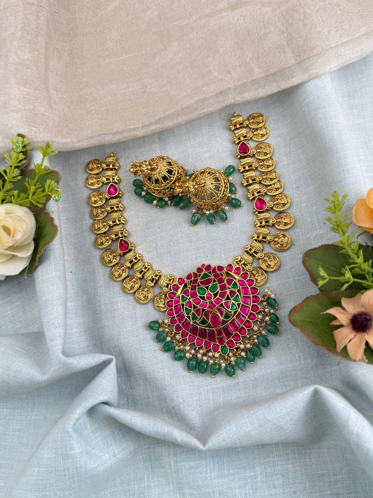 Antique Jadau Kundan Kasu Pendant Short Necklace Set | 088 - Mahilas