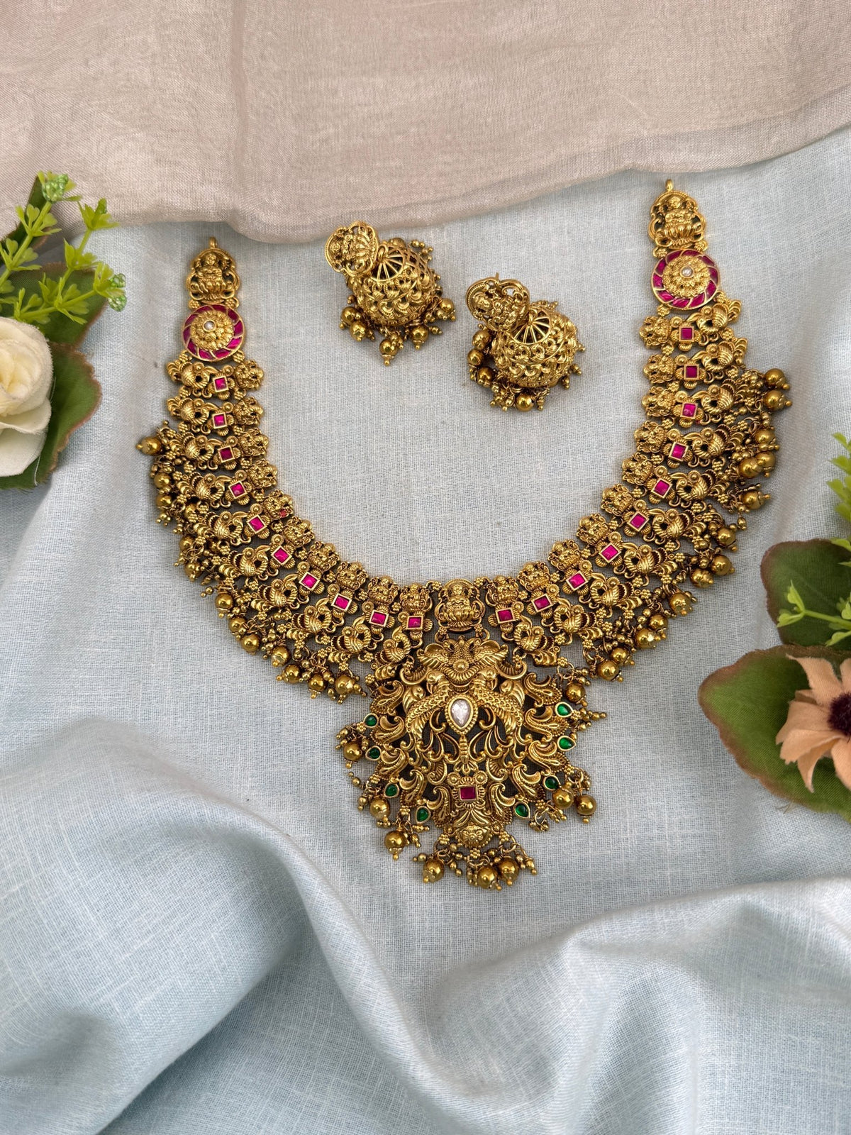 Antique Jadau Kundan Lakshmi Pendant Short Necklace Set | 0110 - Mahilas