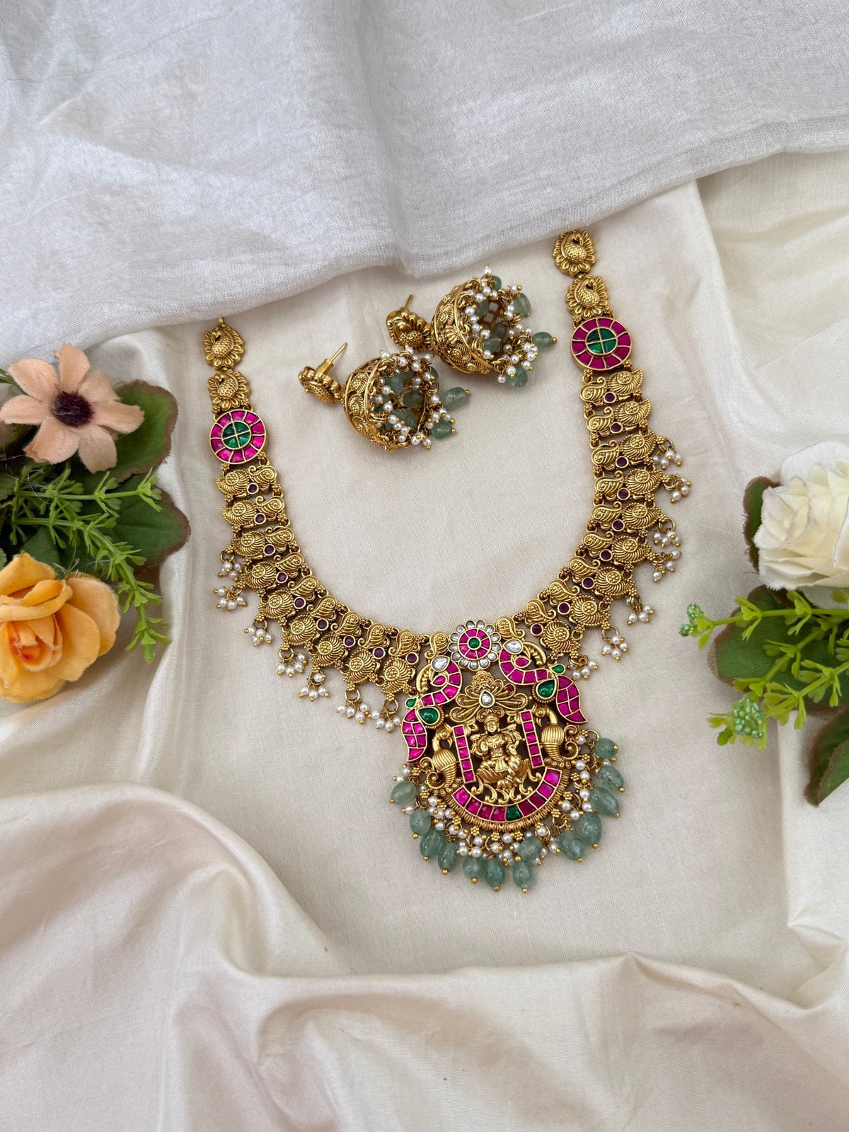 Antique Jadau Lakshmi Pendant Short Necklace Set | 224 - Mahilas