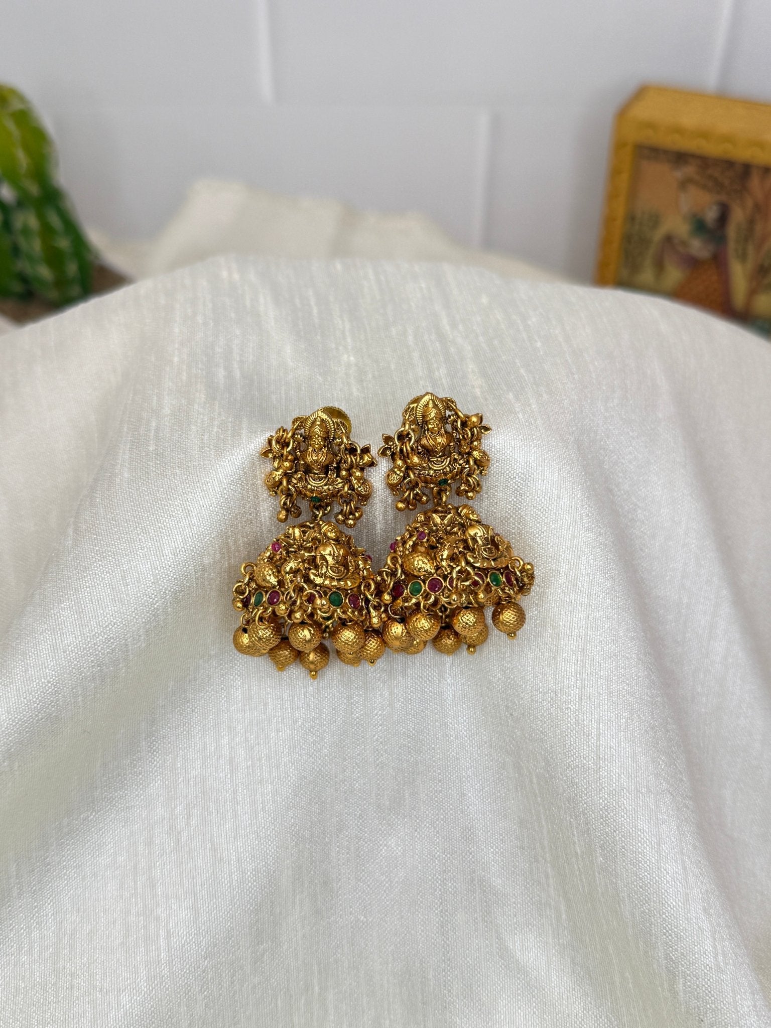 Antique Jhumka 0091 - Mahilas