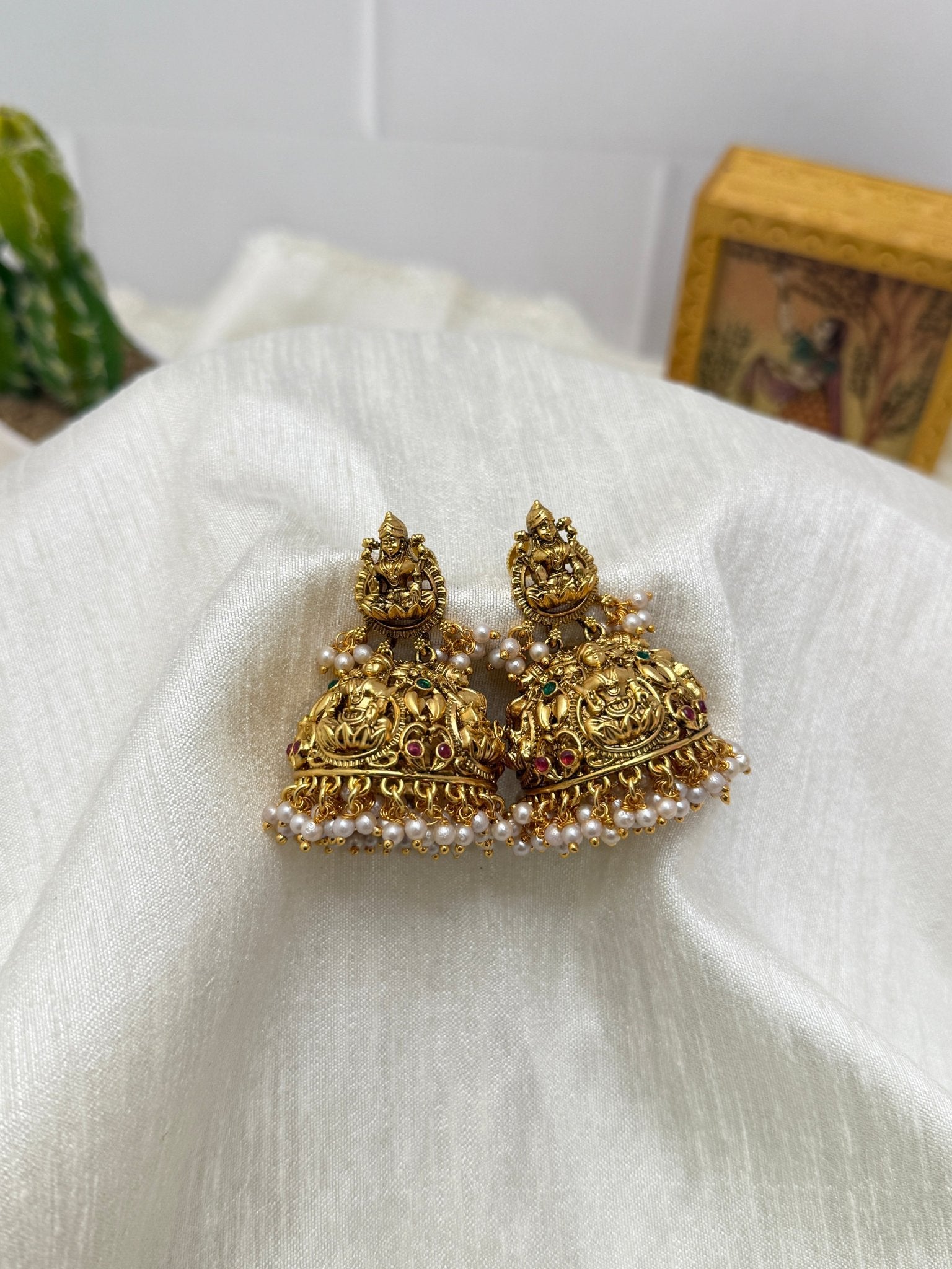 Antique Jhumka 0094 - Mahilas