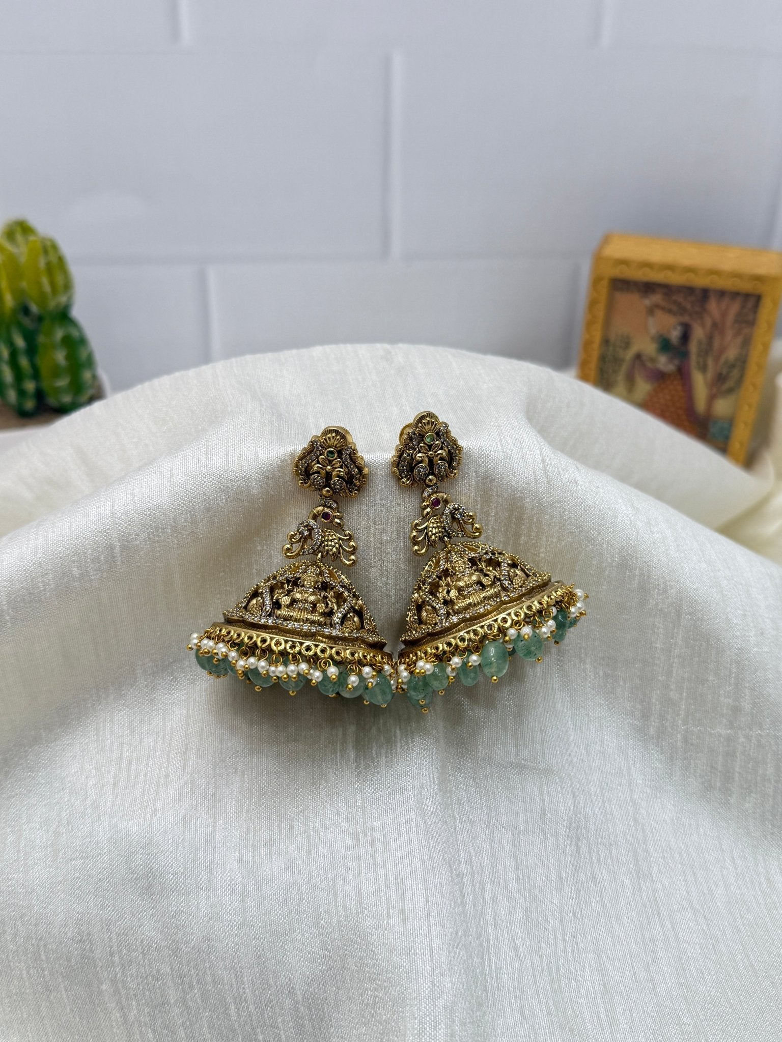 Antique Jhumka 0106 - Mahilas