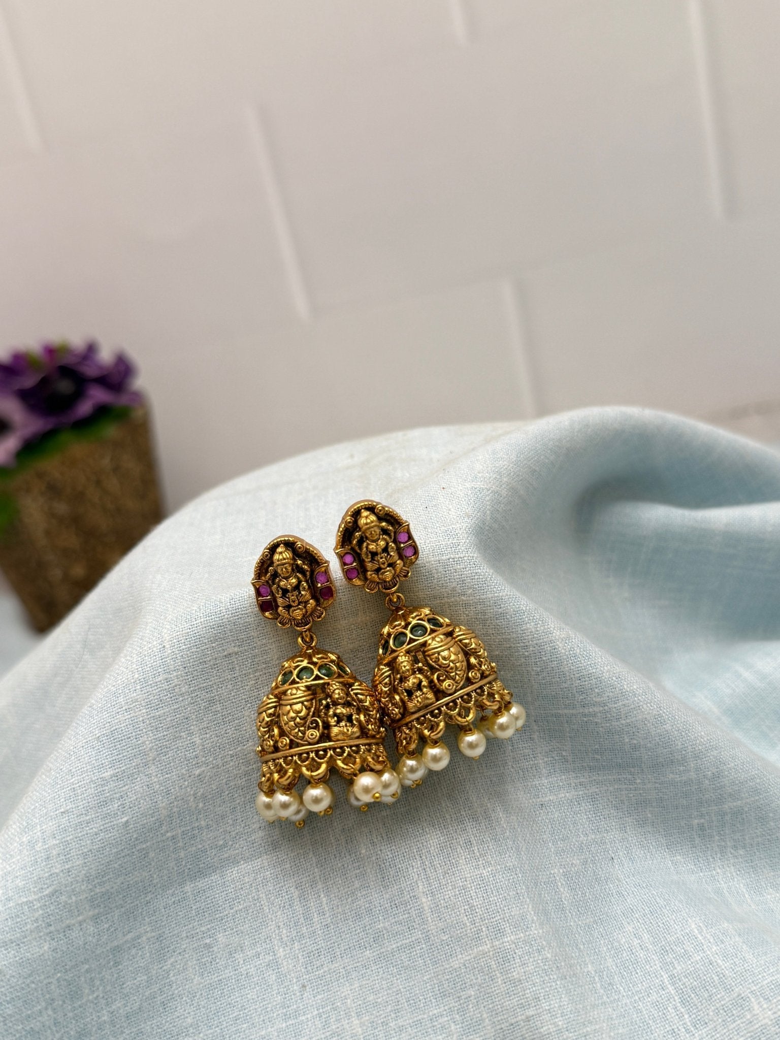 Antique Jhumka 0135 - Mahilas