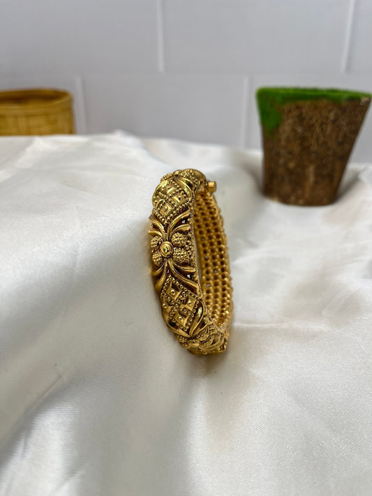 Antique Kada Bangle 1258 - Mahilas