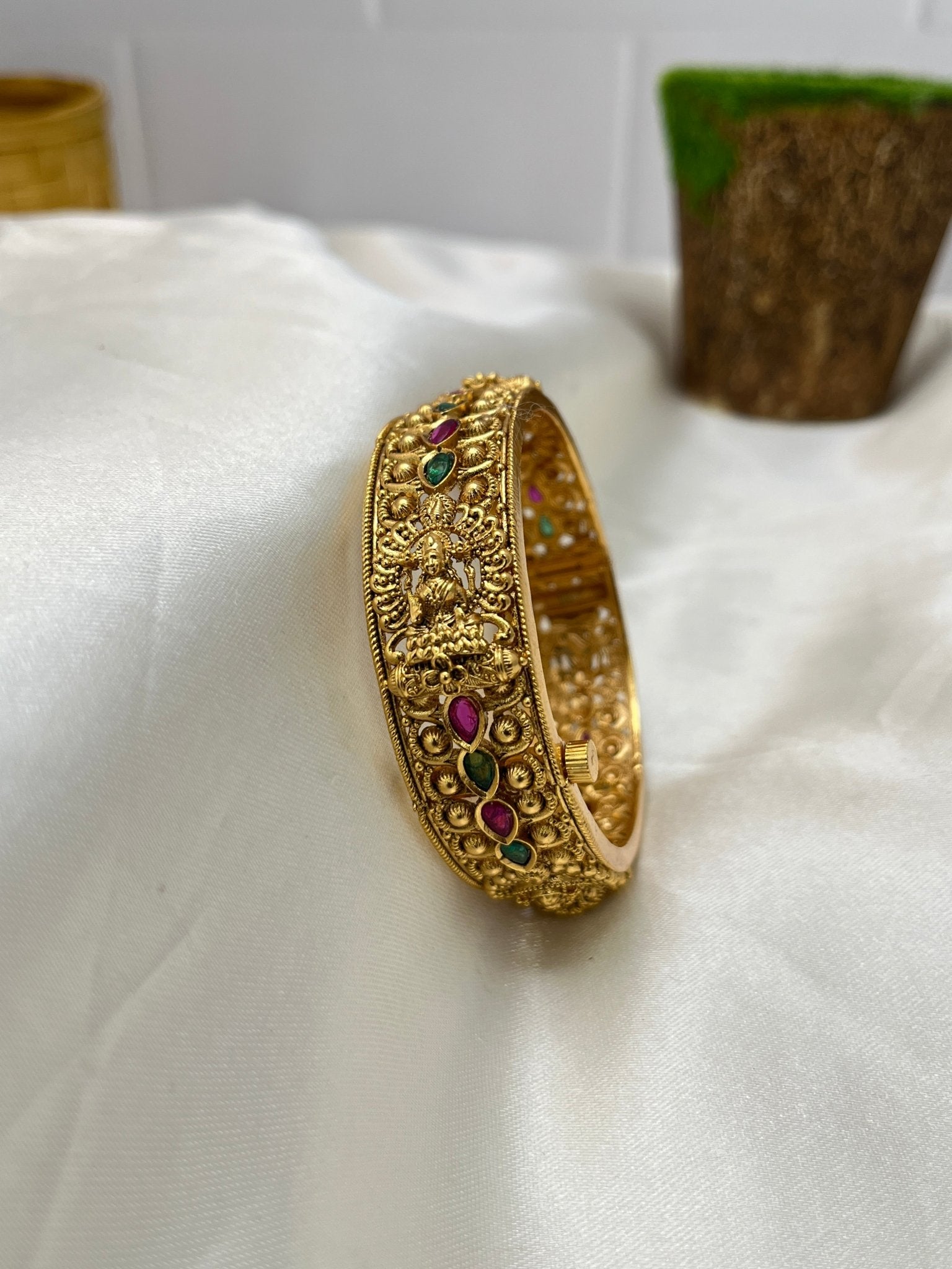 Antique Kada Bangle 1260 - Mahilas