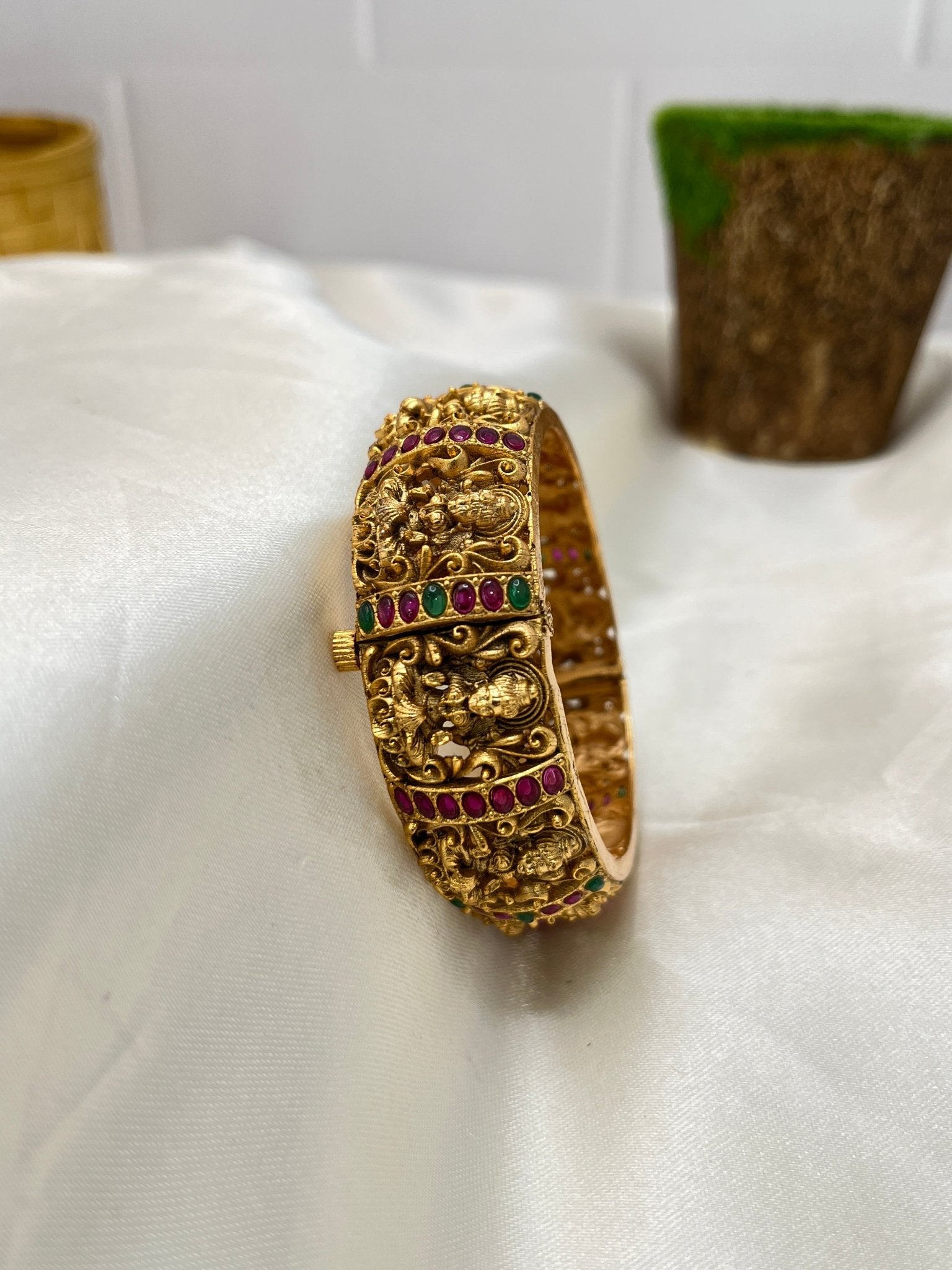 Antique Kada Bangle 1261 - Mahilas