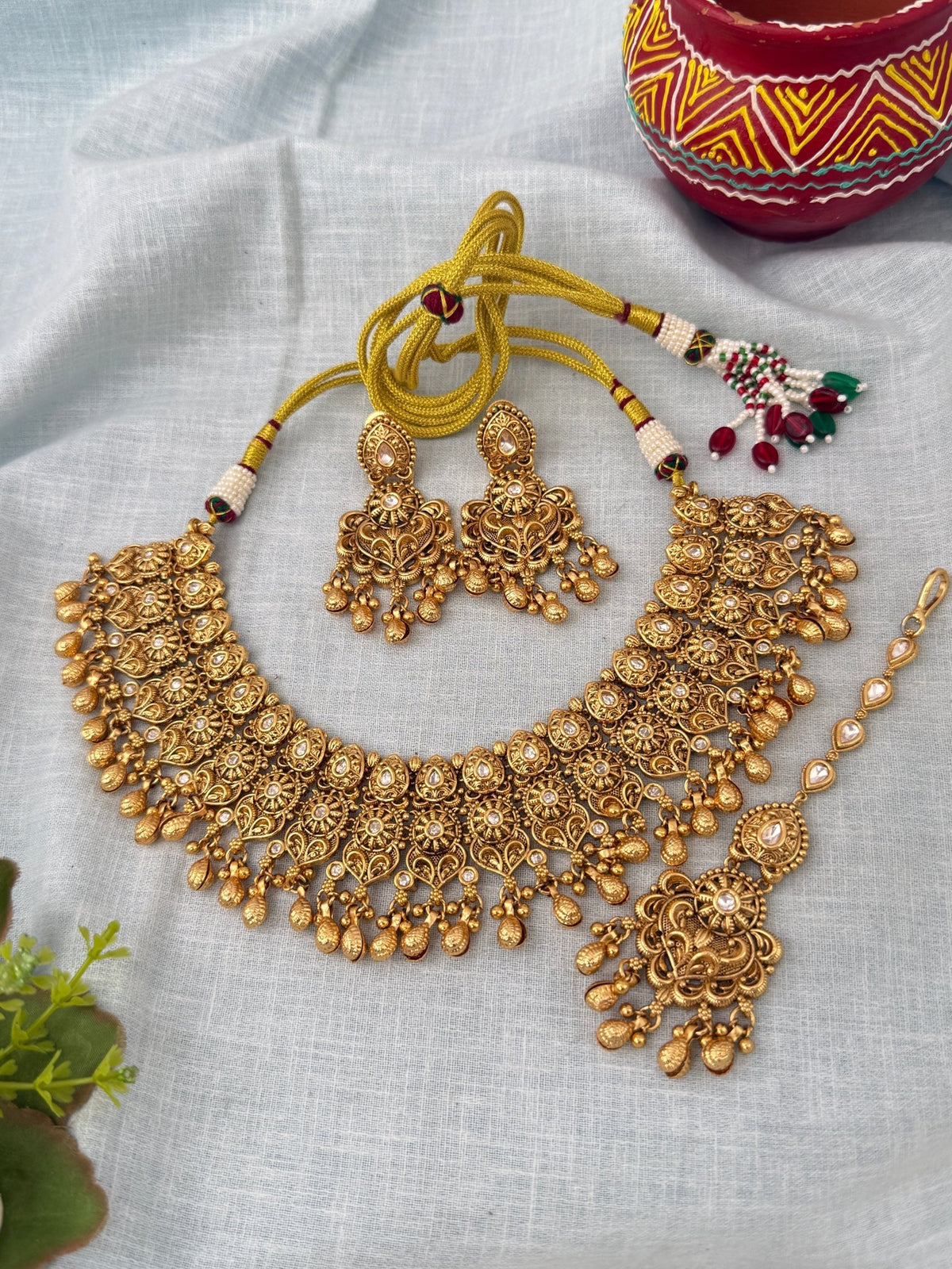 Antique Kundan Grand Necklace With Maang Tikka Short Set | N1282 - Mahilas