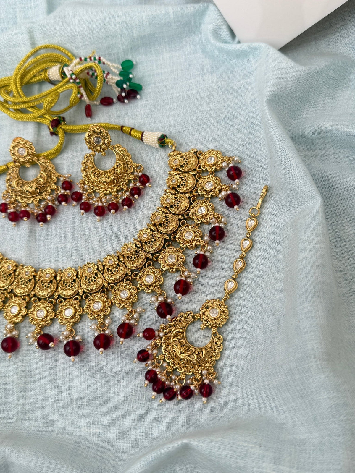 Antique Kundan Grand Necklace With Maang Tikka Short Set | N1288 - Mahilas