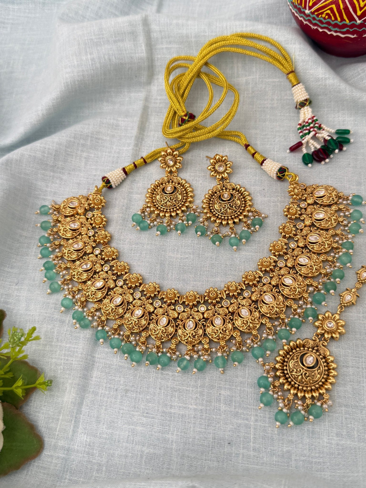 Antique Kundan Grand Necklace With Maang Tikka Short Set | N1299 - Mahilas