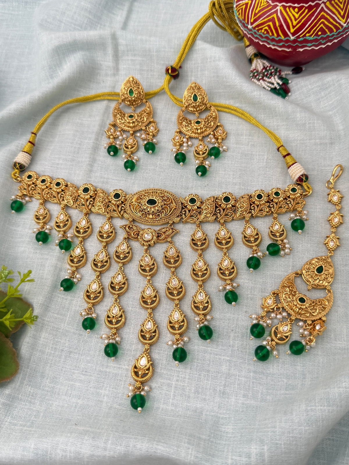 Antique Kundan Grand Necklace With Maang Tikka Short Set | N1303 - Mahilas