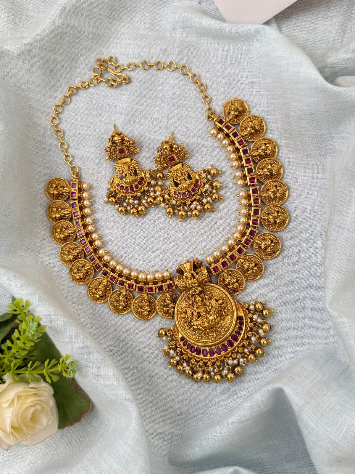 Antique Lakshmi Kasu Short Neacklace Set | N0535 - Mahilas