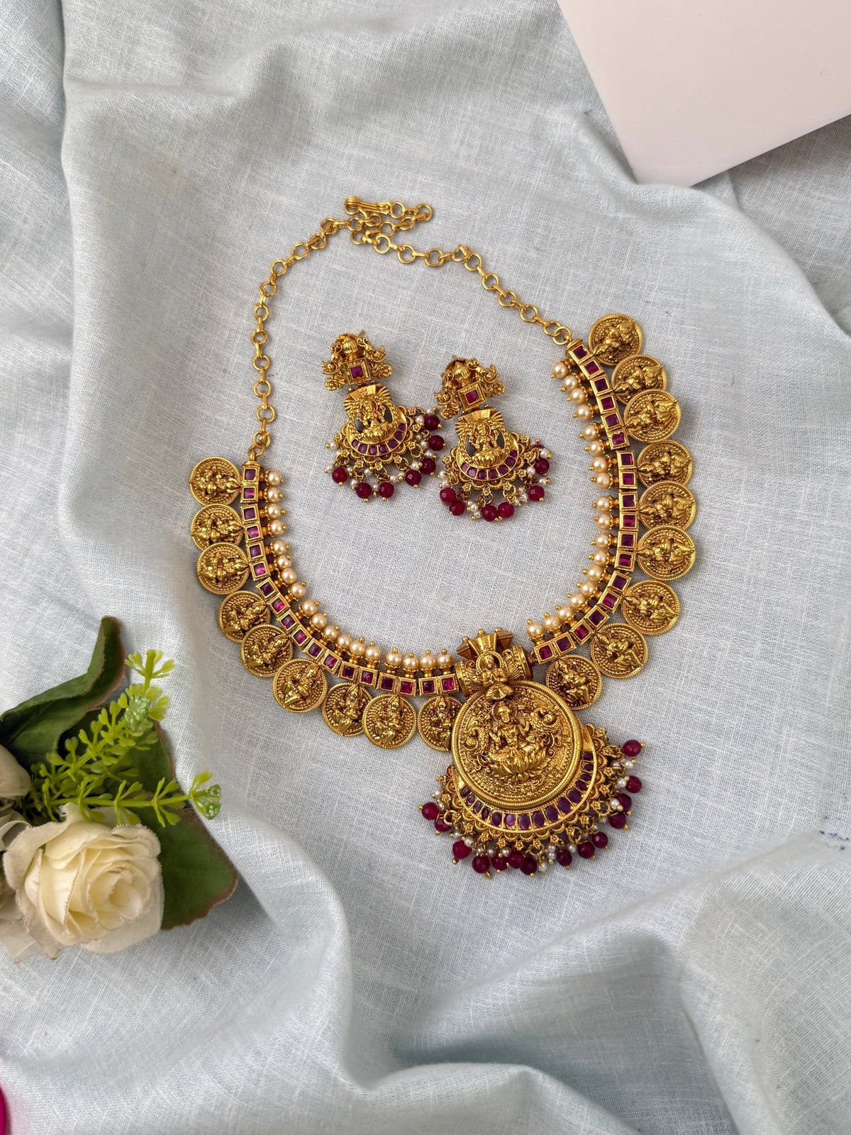 Antique Lakshmi Kasu Short Neacklace Set | N0536 - Mahilas