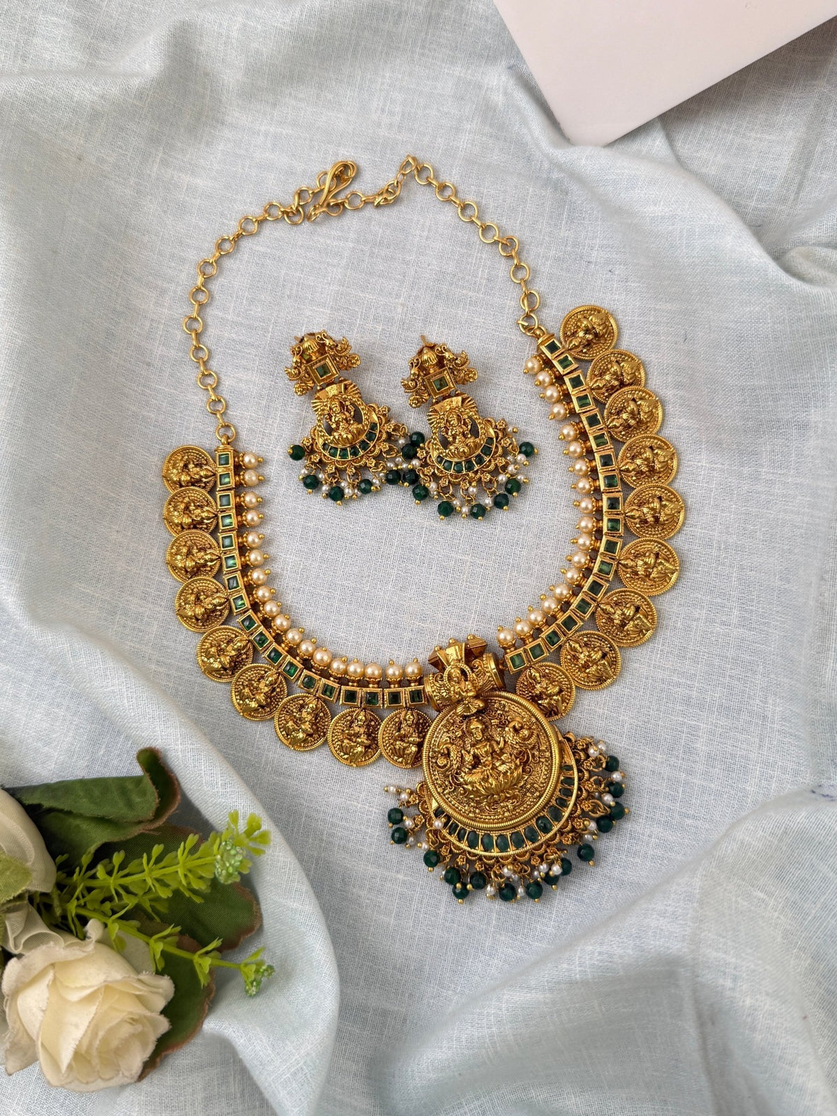 Antique Lakshmi Kasu Short Neacklace Set | N0537 - Mahilas